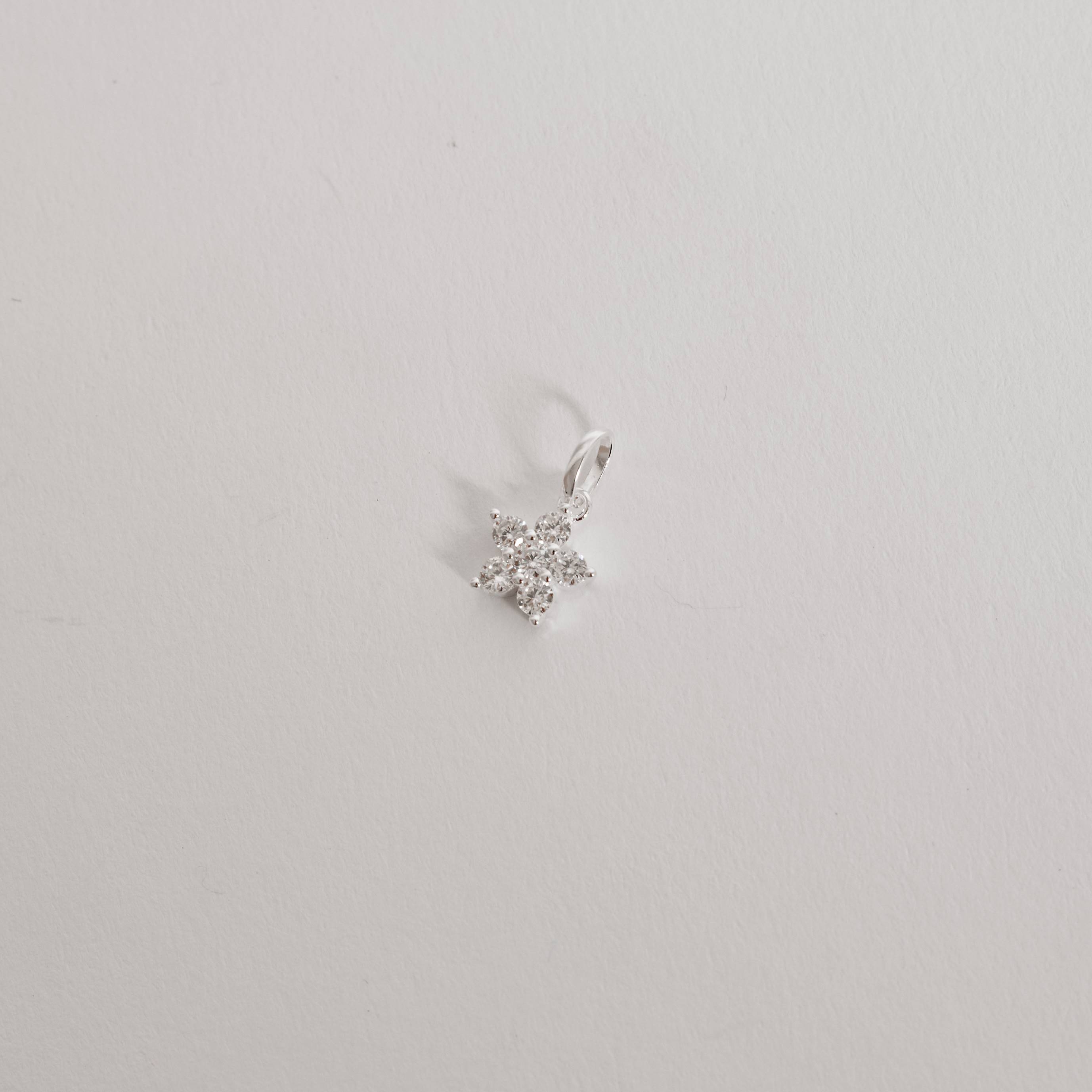 Pingente flor com zircônias 8mm