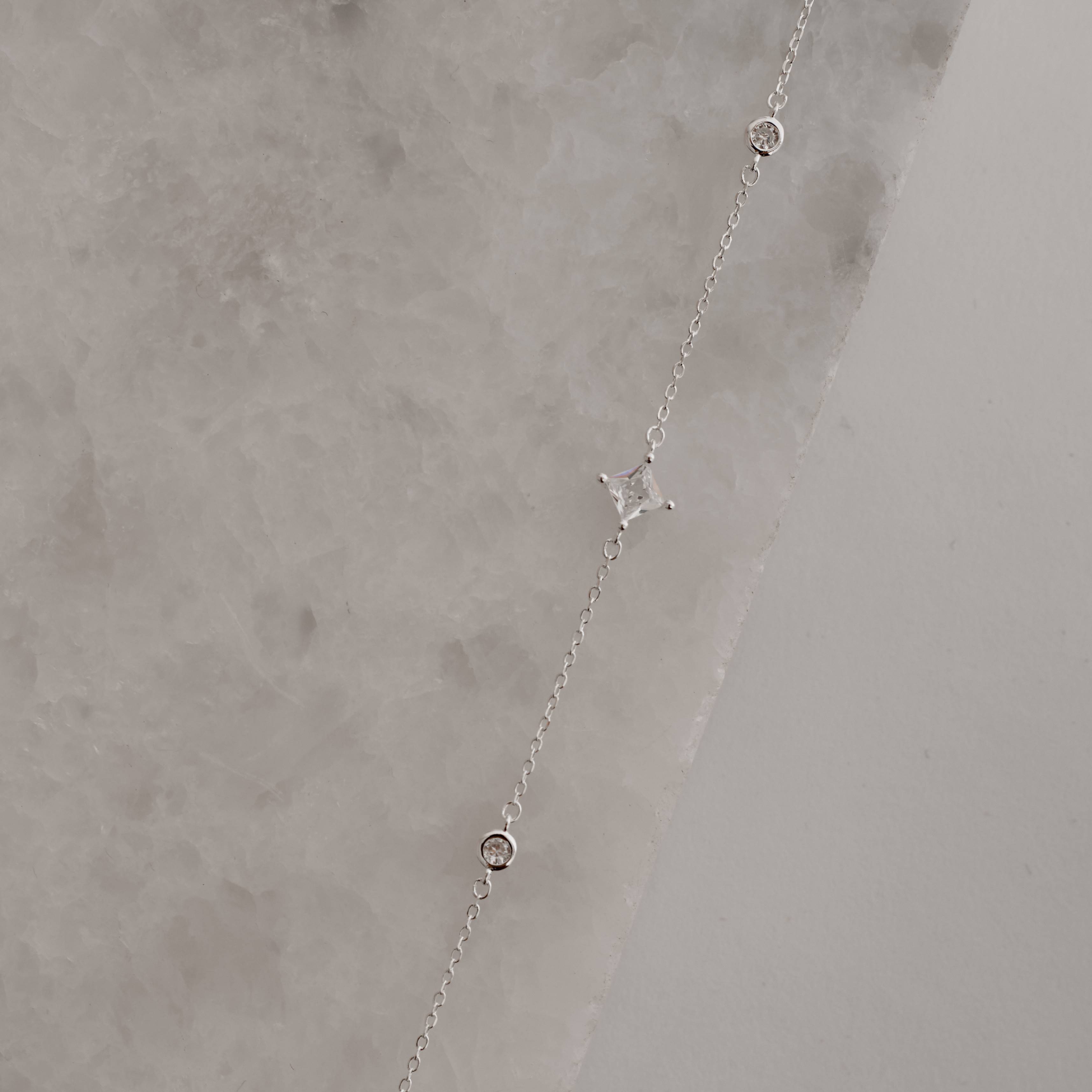 Pulseira entremeio zircônias redonda 3mm e losango 6mm 16+4cm