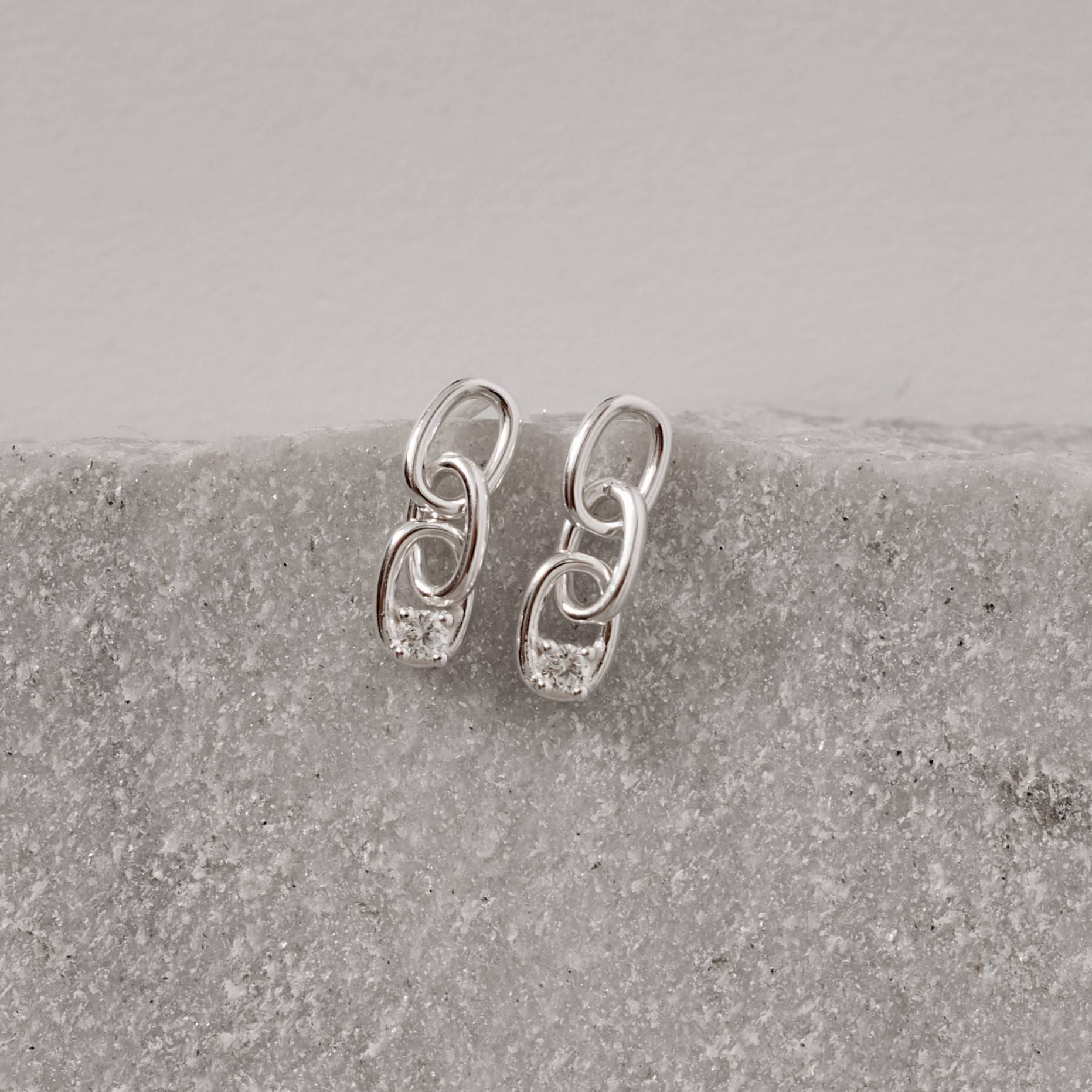 Imagem Secundária Brinco corrente detalhe zircônia 17mm 