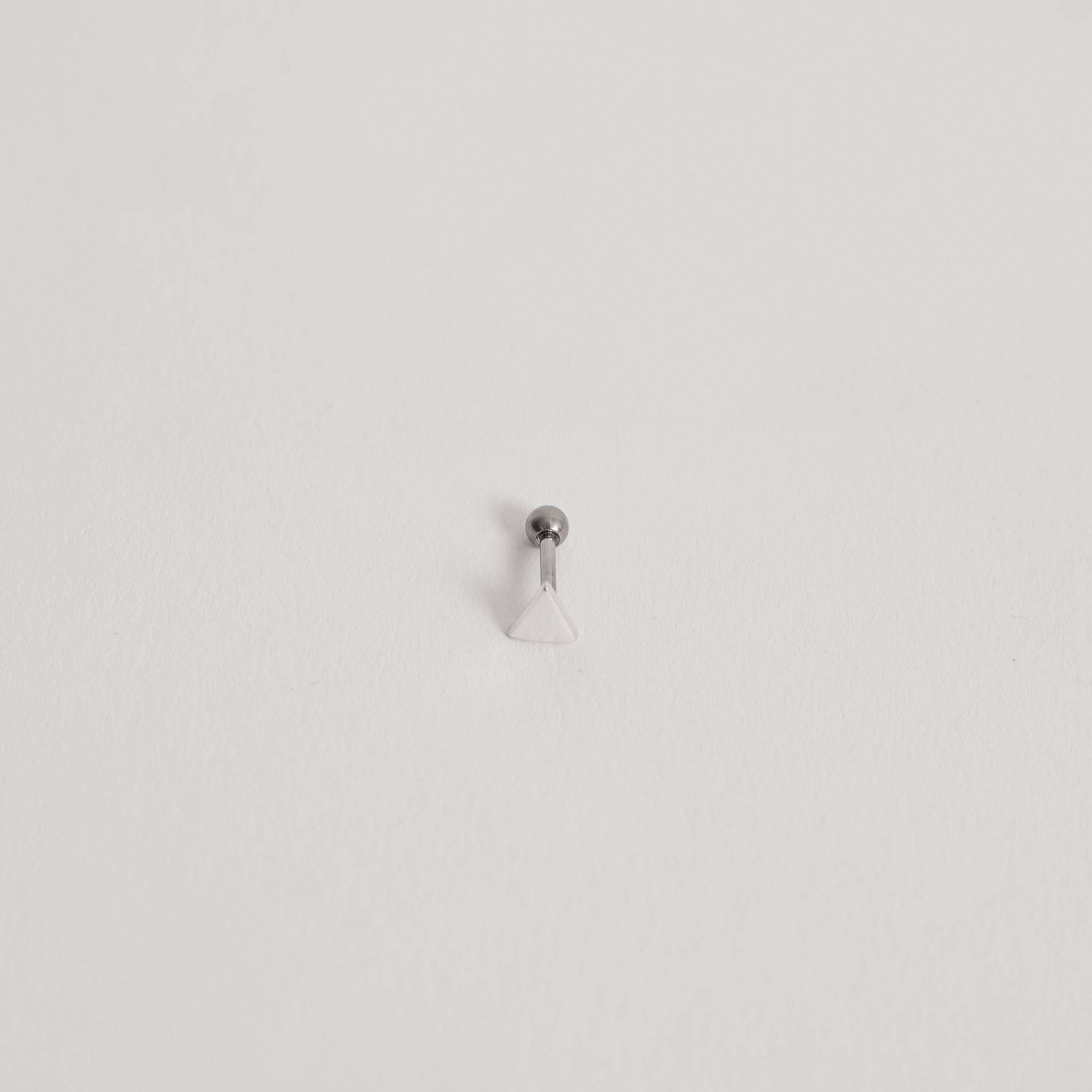 Piercing haste triângulo isósceles 5mm