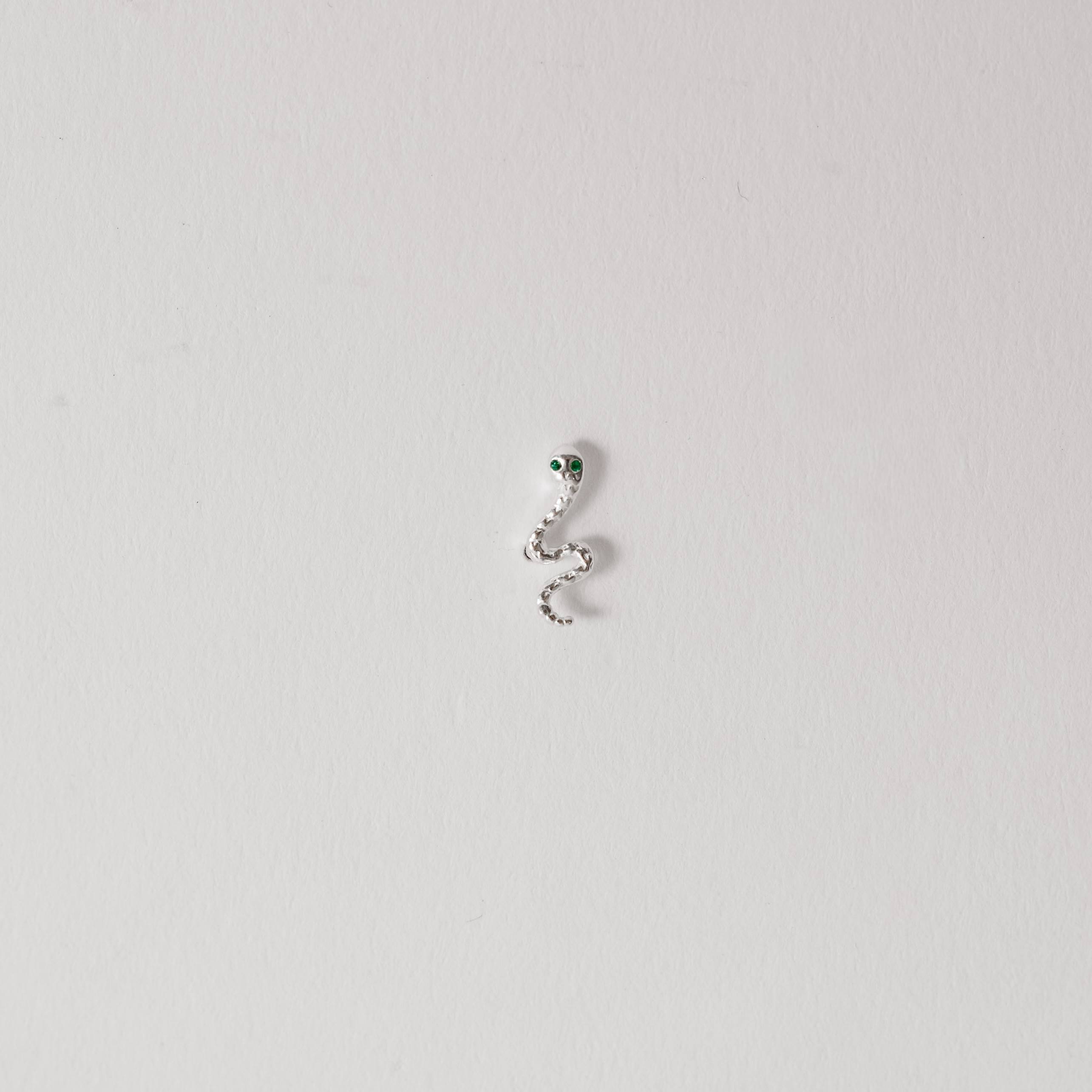 Piercing haste cobra desenhada com zircônia verde 12mm orelha esquerda