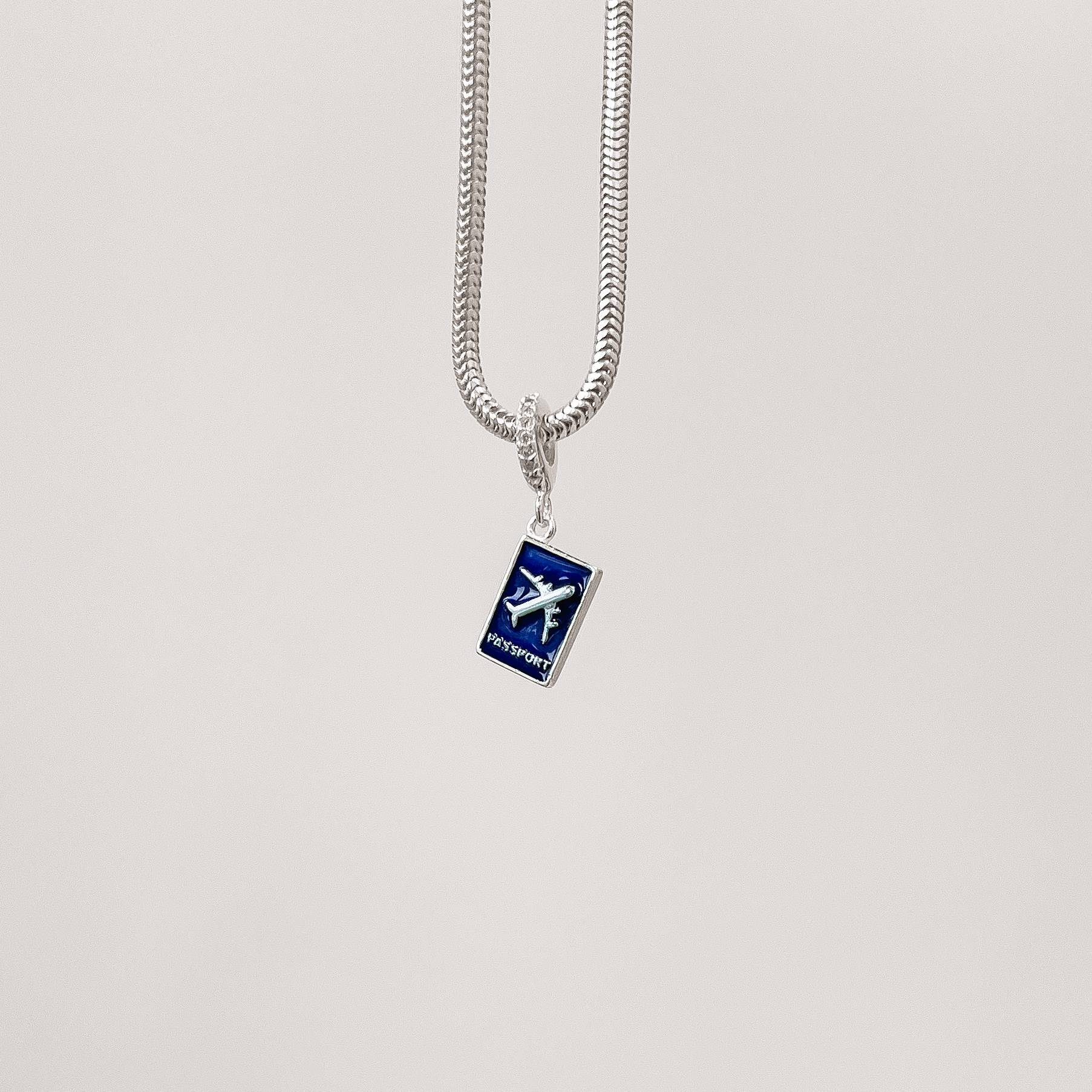 Berloque pingente passaporte resina 11mm elo cravejado