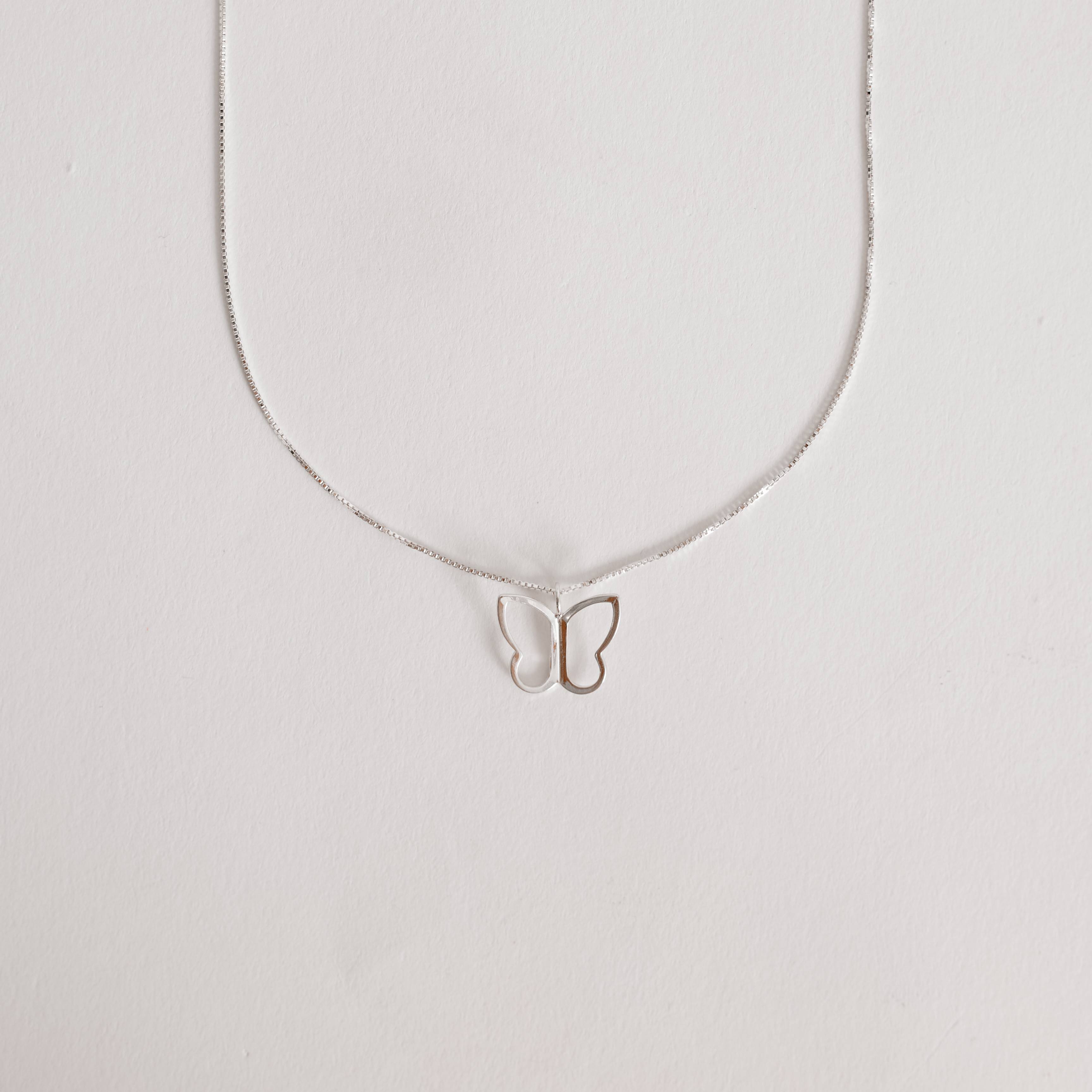 Imagem Colar pingente borboleta vazada 13mm 45cm