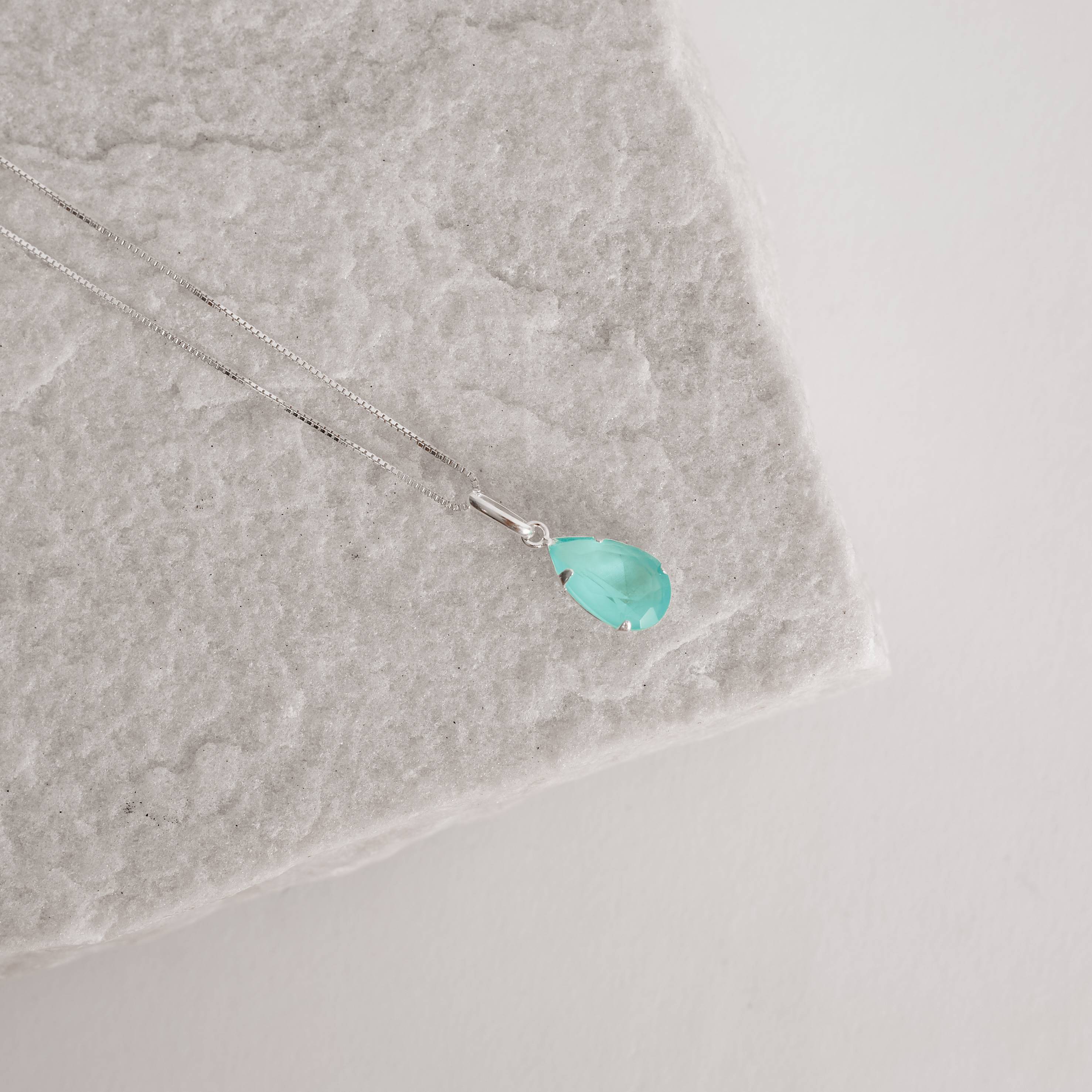 Imagem Colar pingente zircônia gota acqua leitoso 12mm 45cm