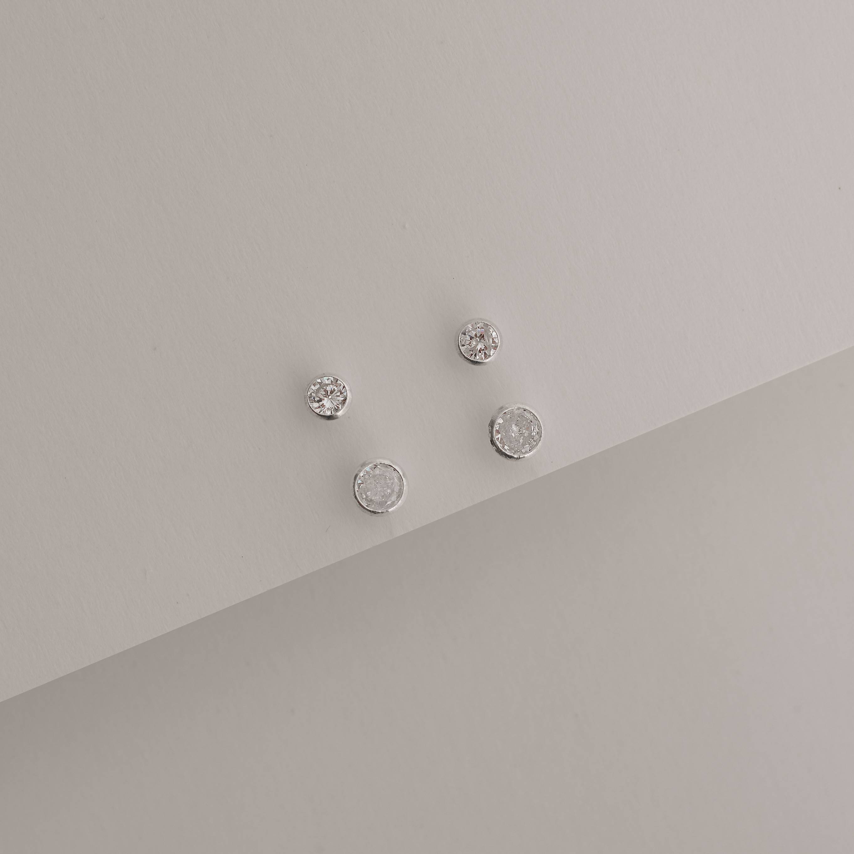 Dupla zircônias redonda cristal 4 e 5mm embutida