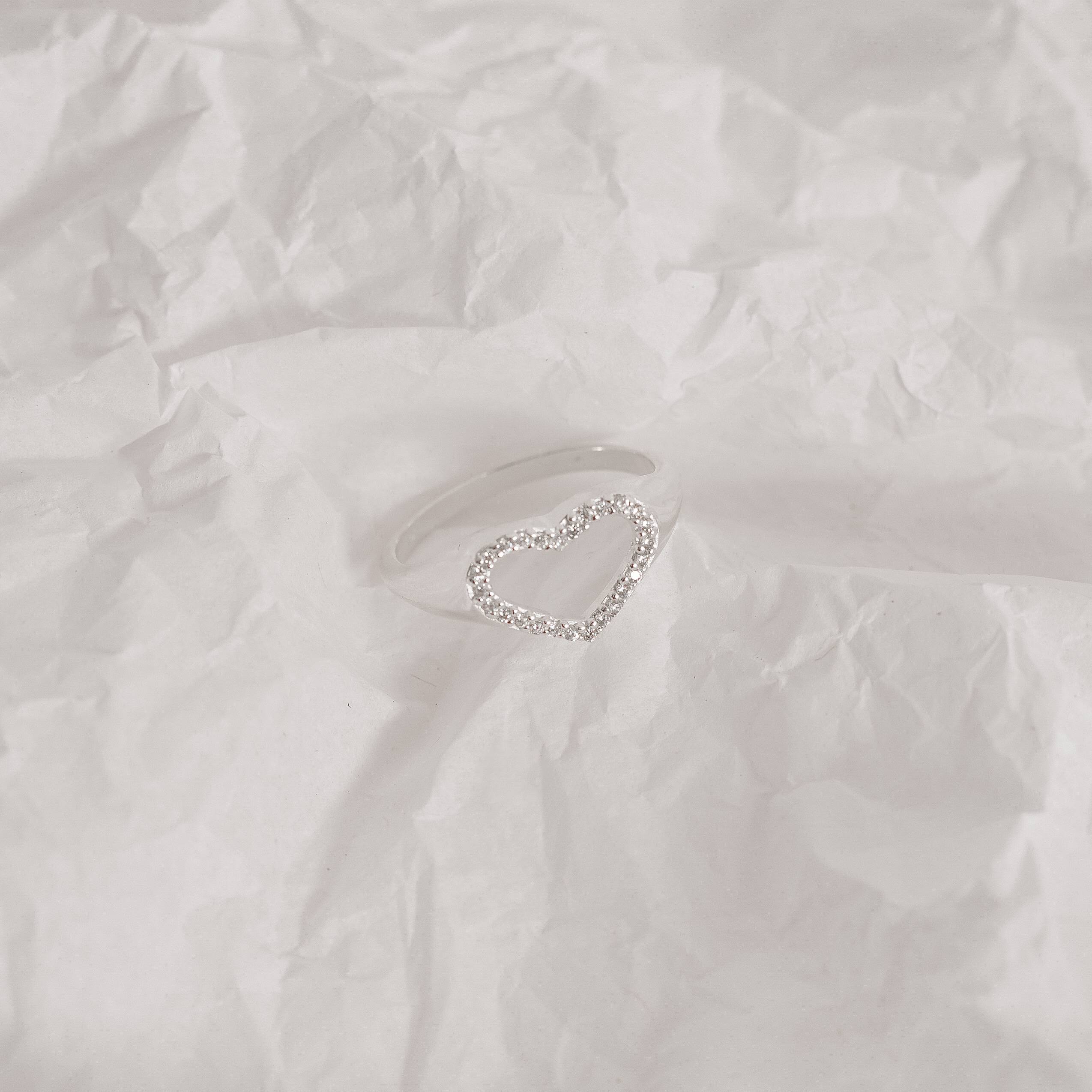 Imagem Anel coração vazado todo cravejado