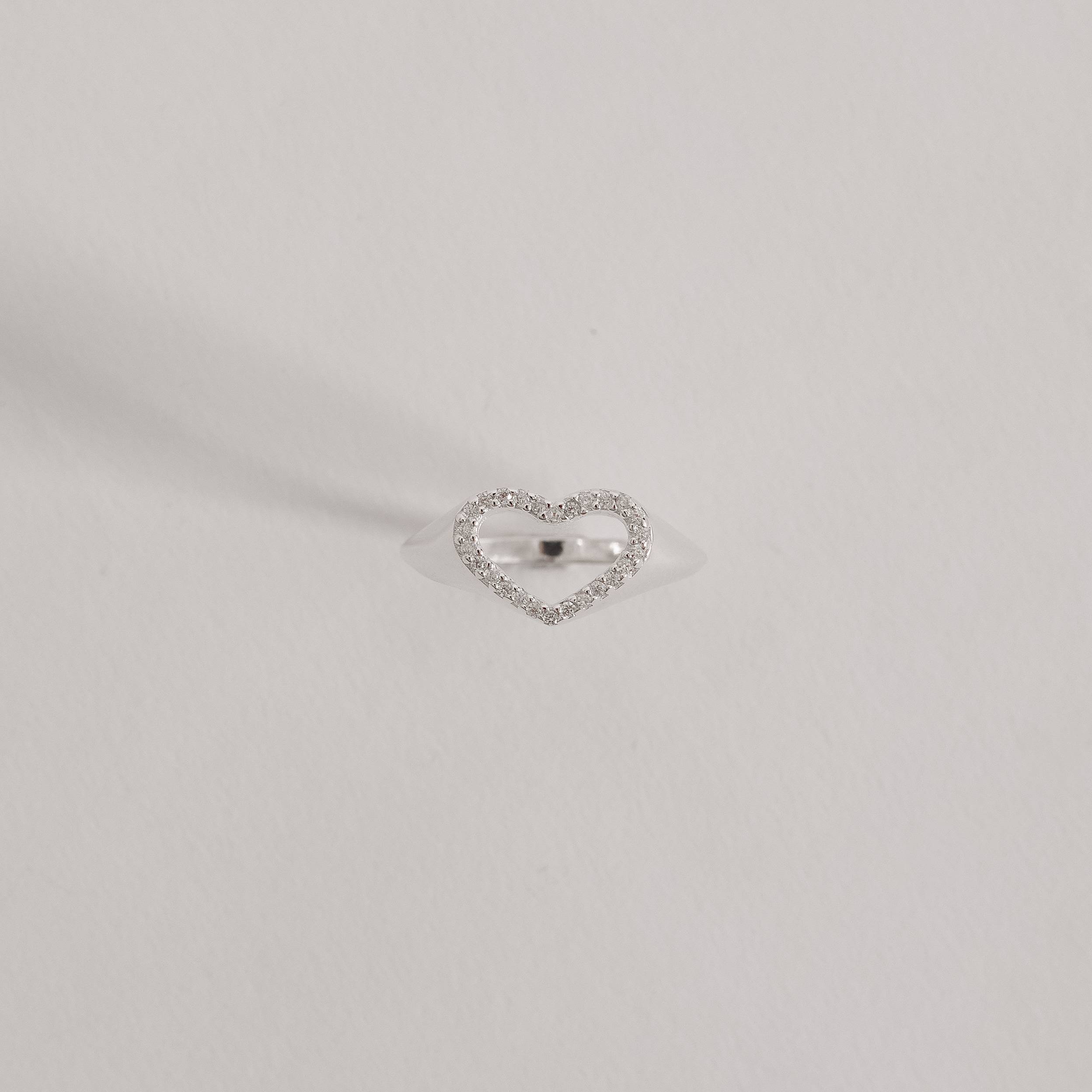 Imagem Secundária Anel coração vazado todo cravejado