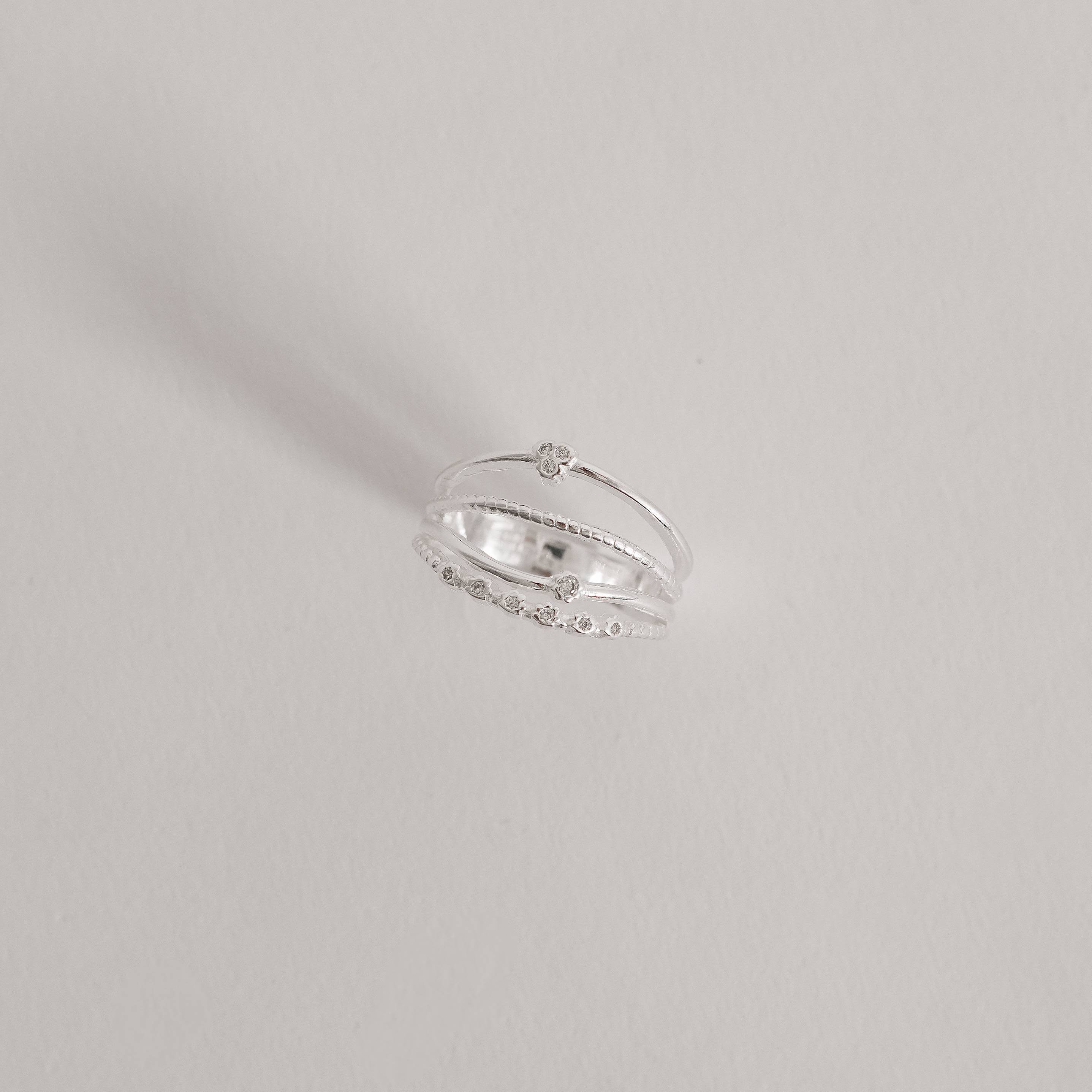 Imagem Secundária Anel 4 fios com cravejado