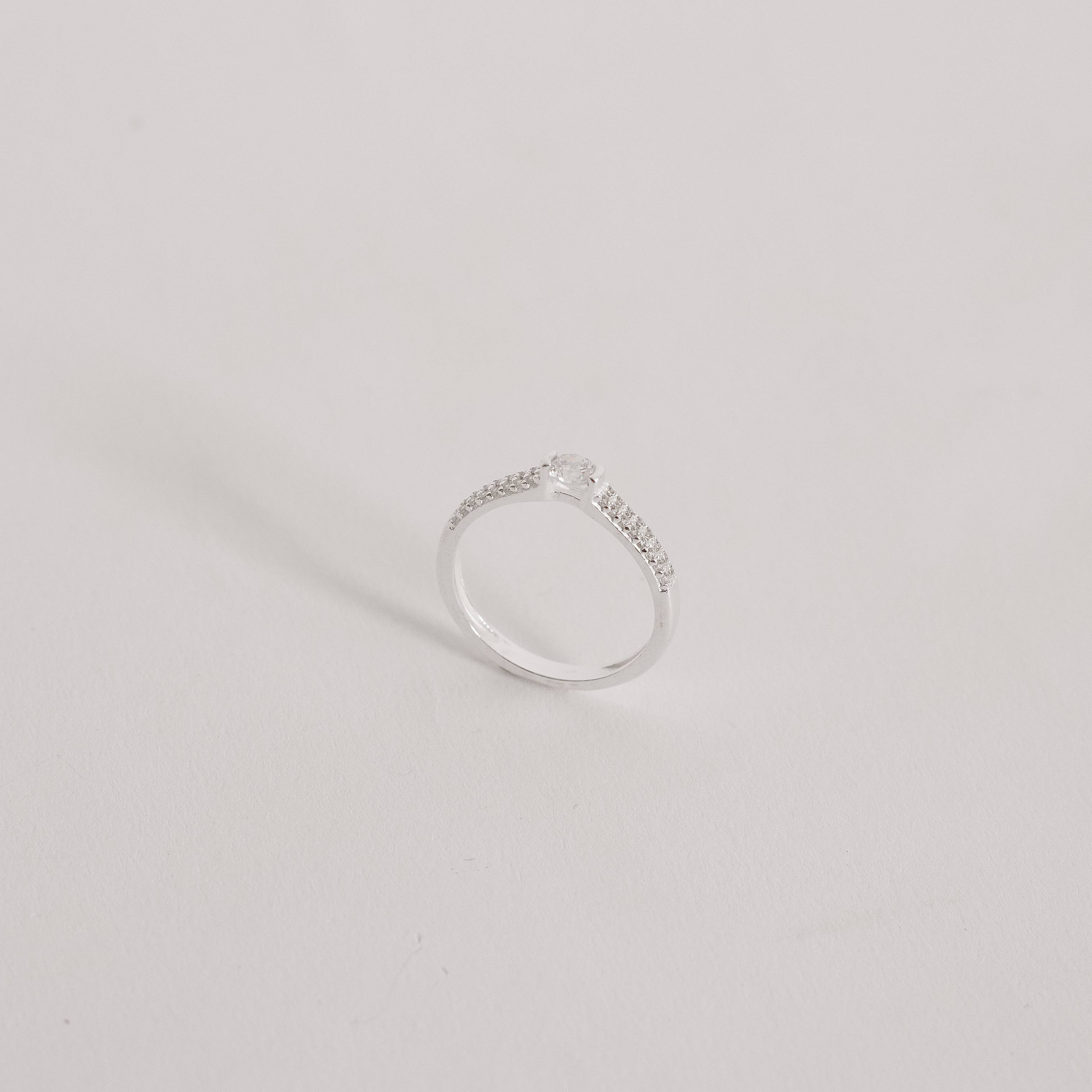 Imagem Secundária Anel solitário 4mm com duplo cravejado