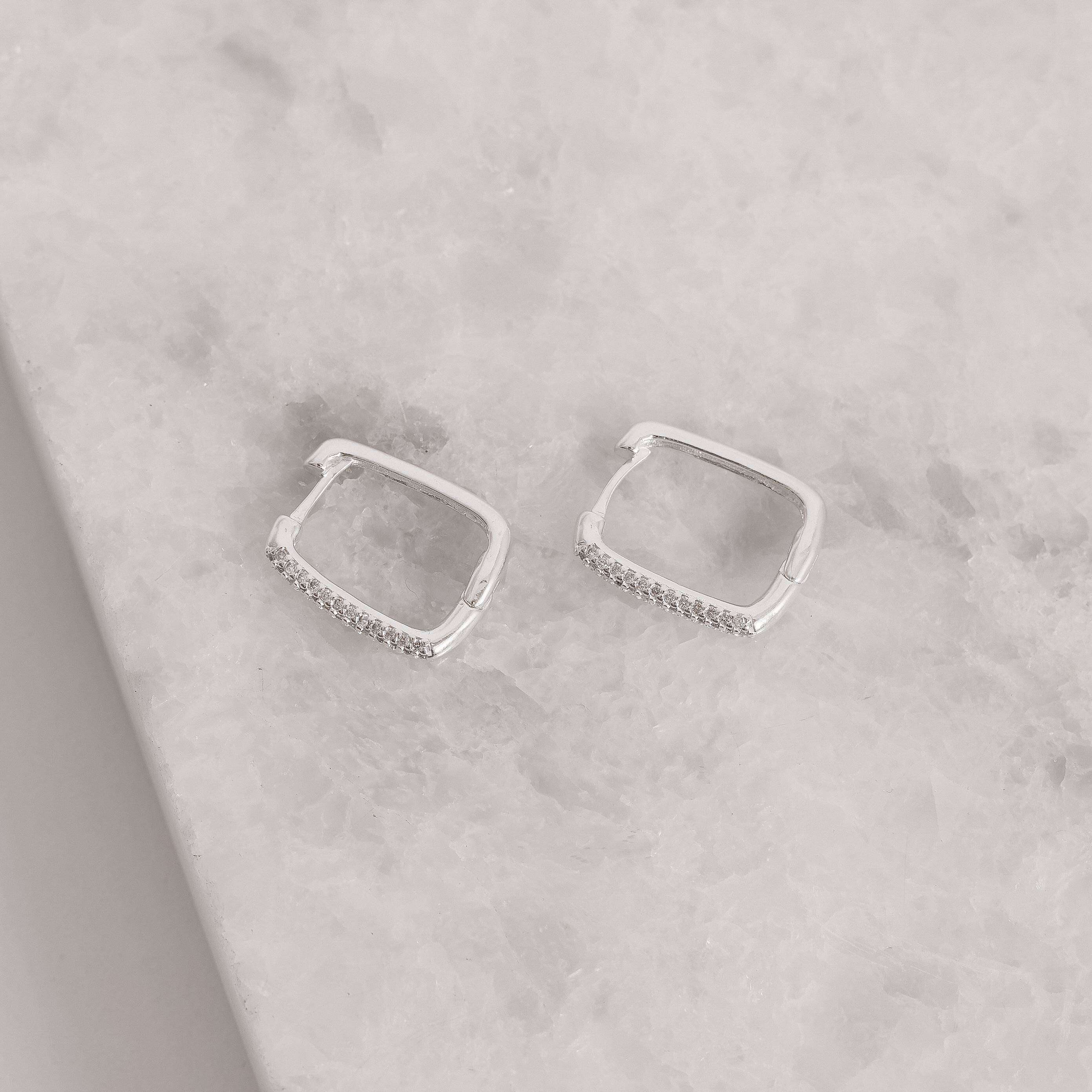 Imagem Secundária Argola click retangular cravejada 18mm