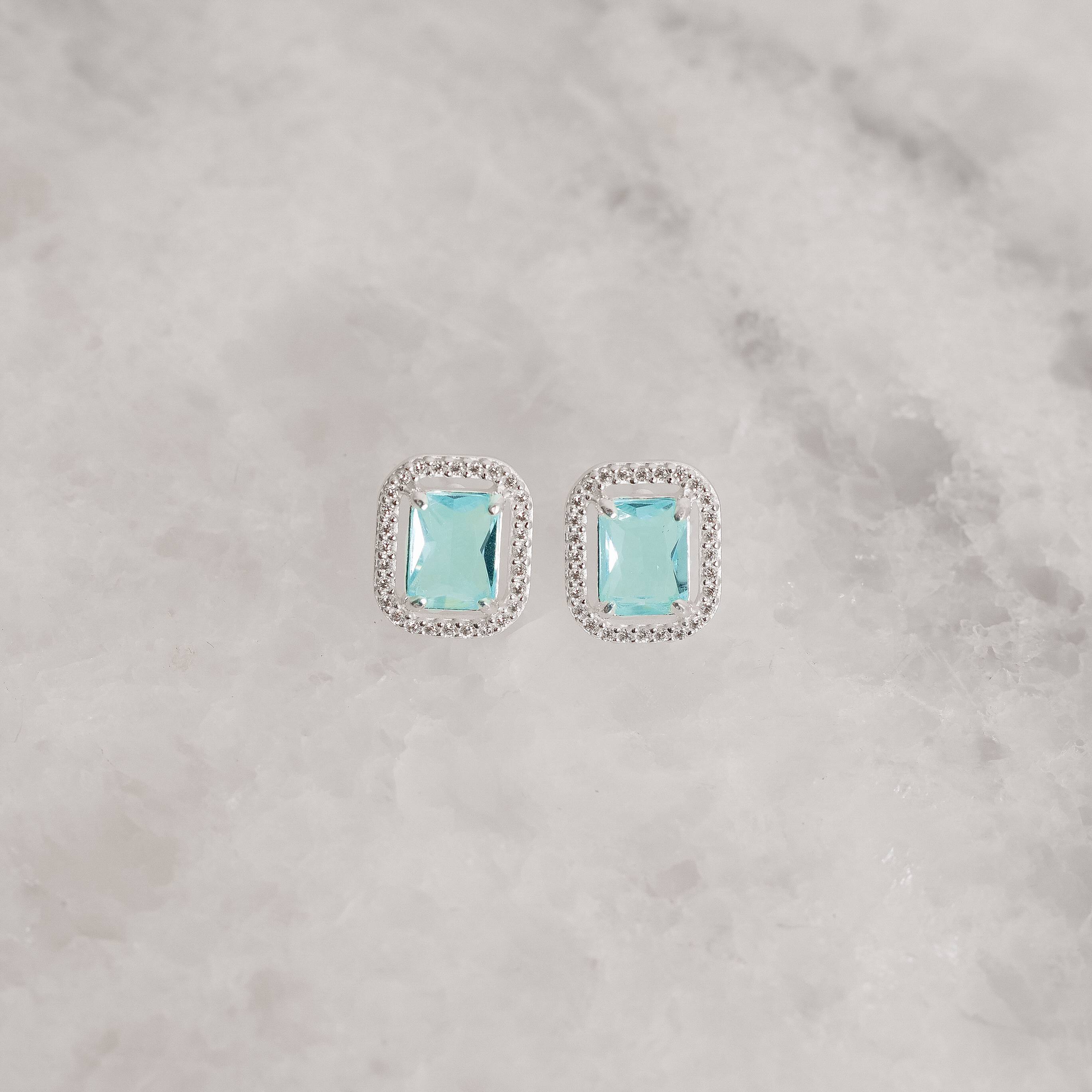 Imagem Brinco zircônia retangular azul claro com cravejado 13mm