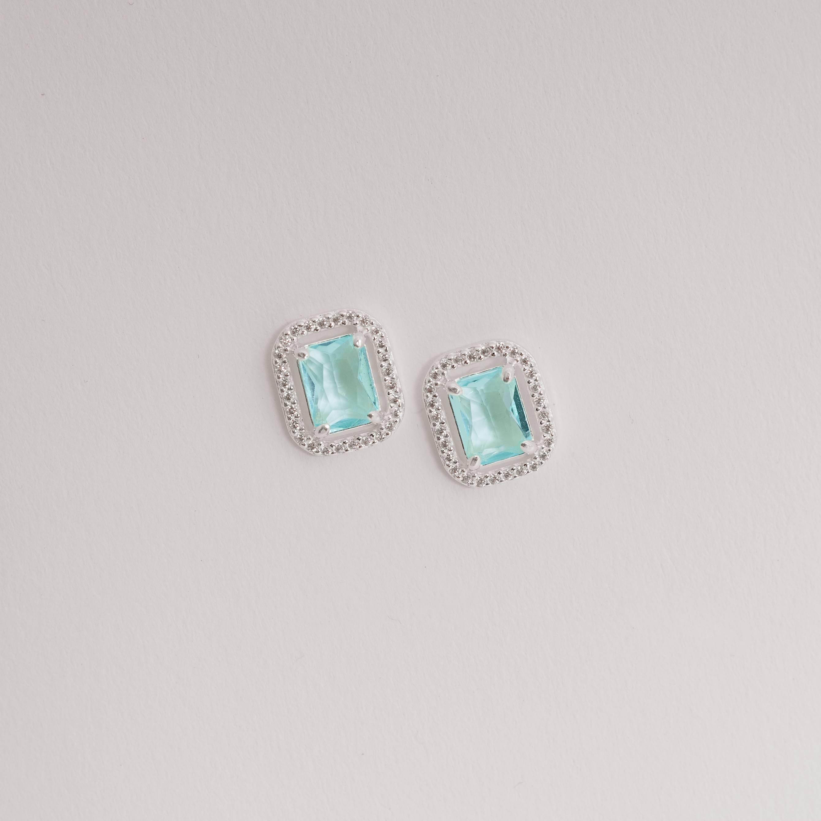 Imagem Secundária Brinco zircônia retangular azul claro com cravejado 13mm