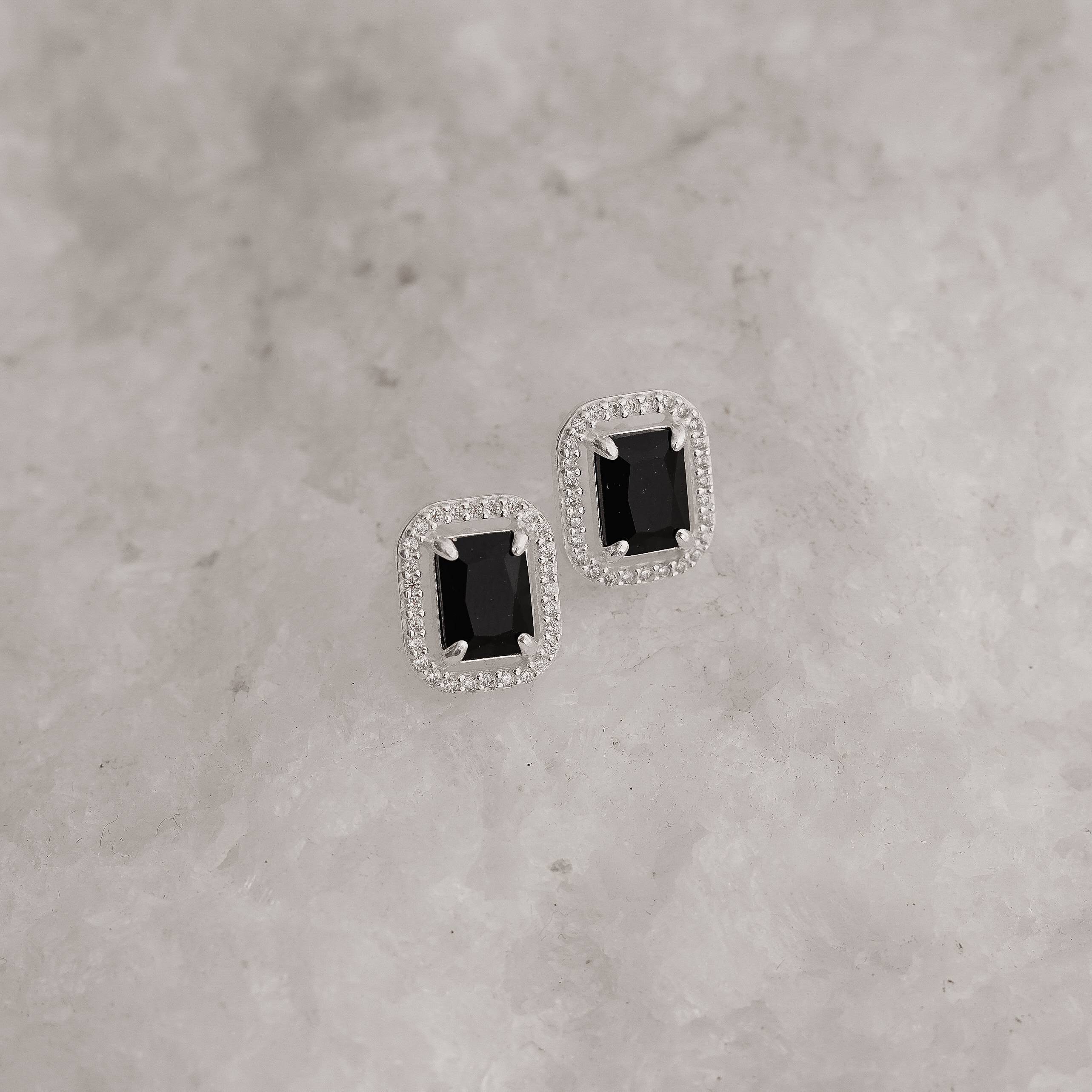 Imagem Brinco zircônia retangular ônix com cravejado 13mm