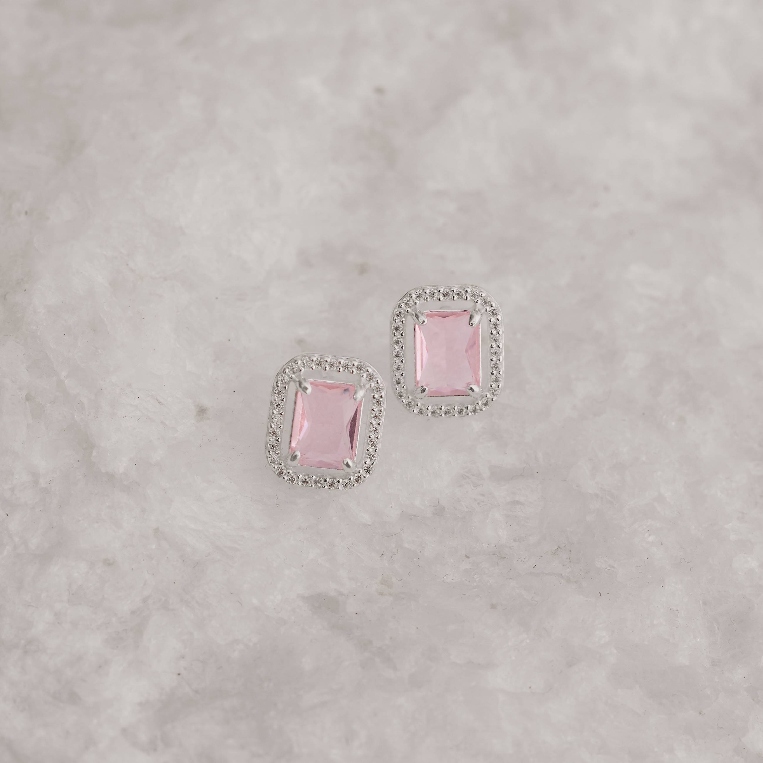 Imagem Secundária Brinco zircônia retangular rosa com cravejado 13mm