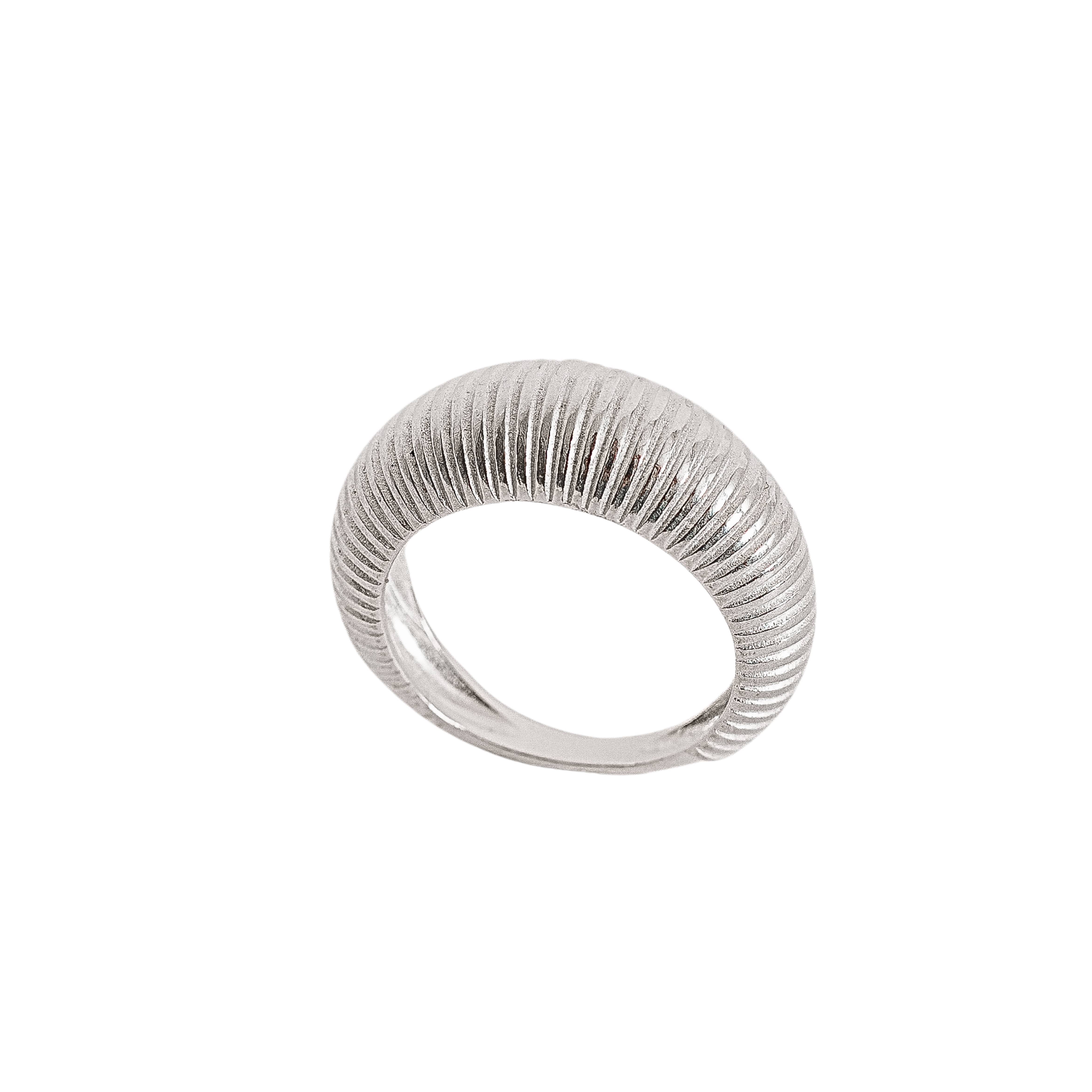 Anel largo detalhe riscado