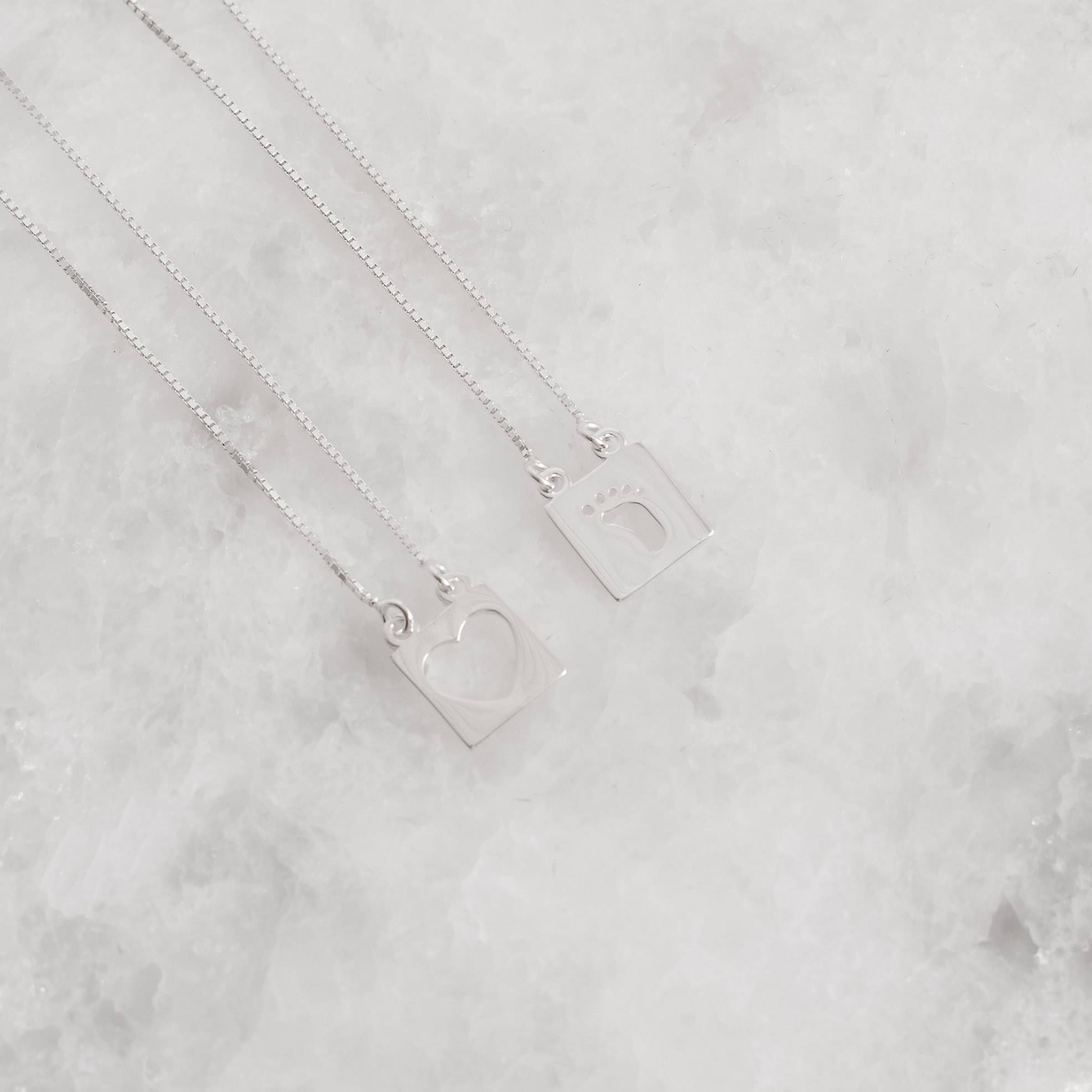 Escapulário placas pé e coração vazado v15 60cm