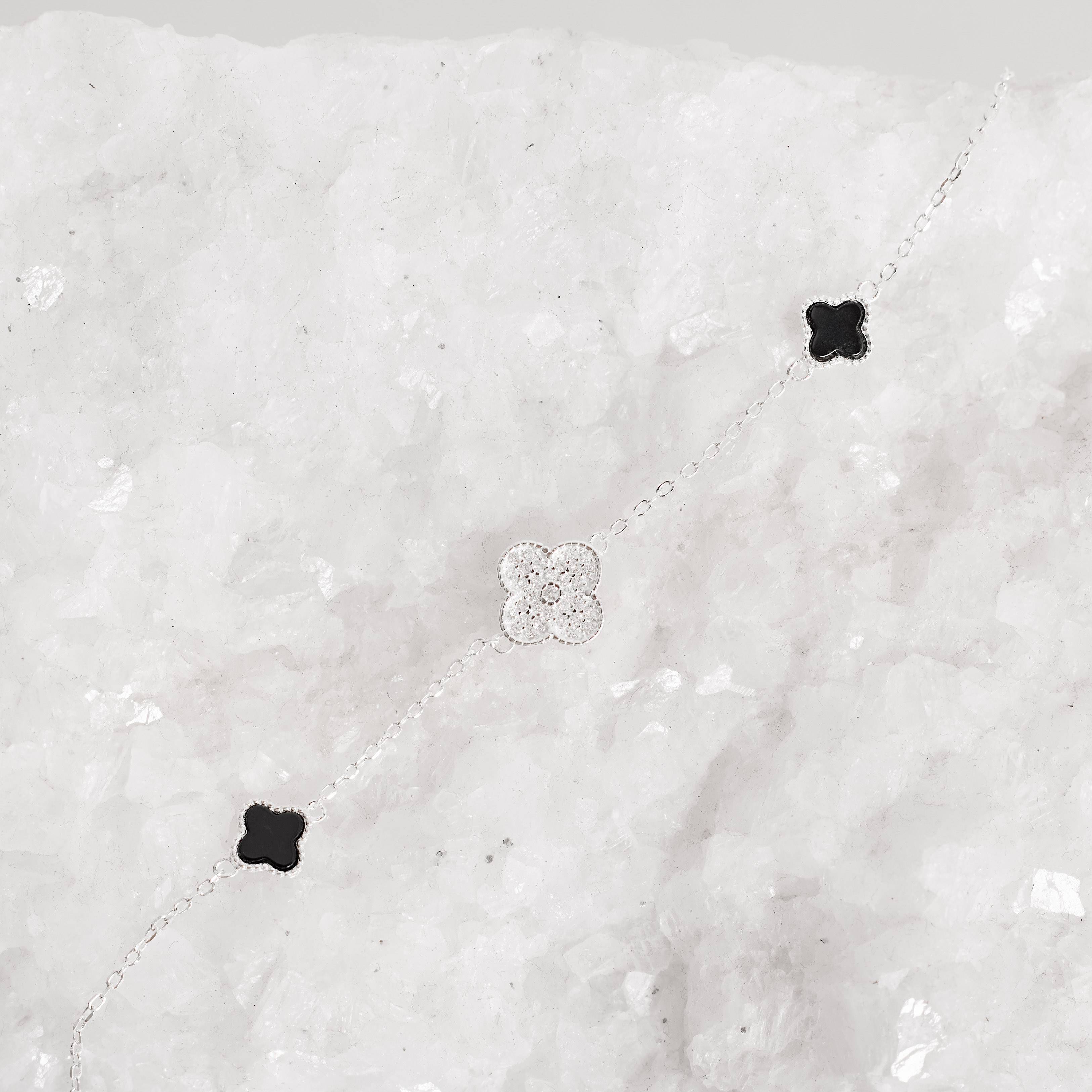 Pulseira entremeio trevos ônix 7mm e cravejado 10mm