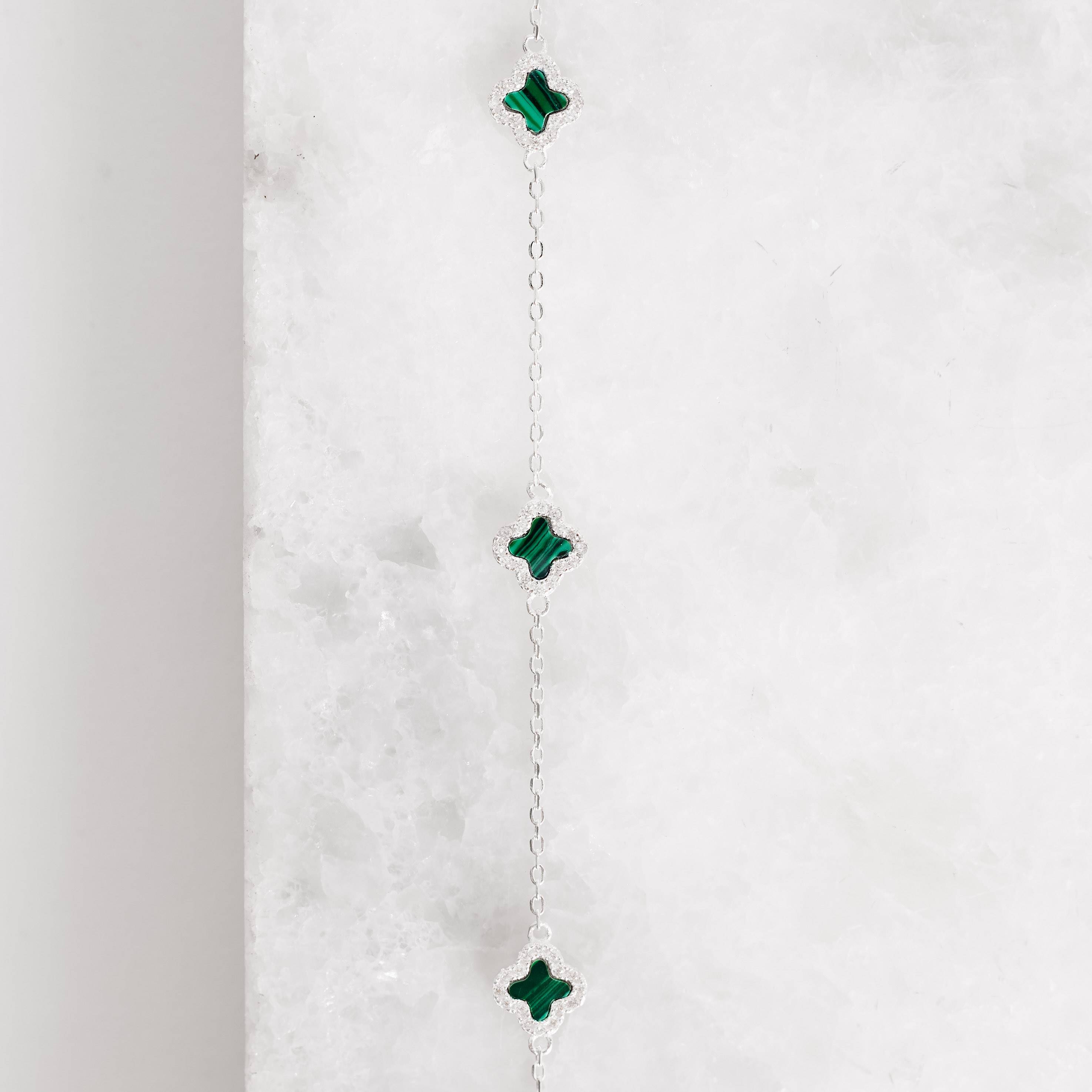 Imagem Secundária Pulseira entremeios trevos malaquita com cravejado 7mm