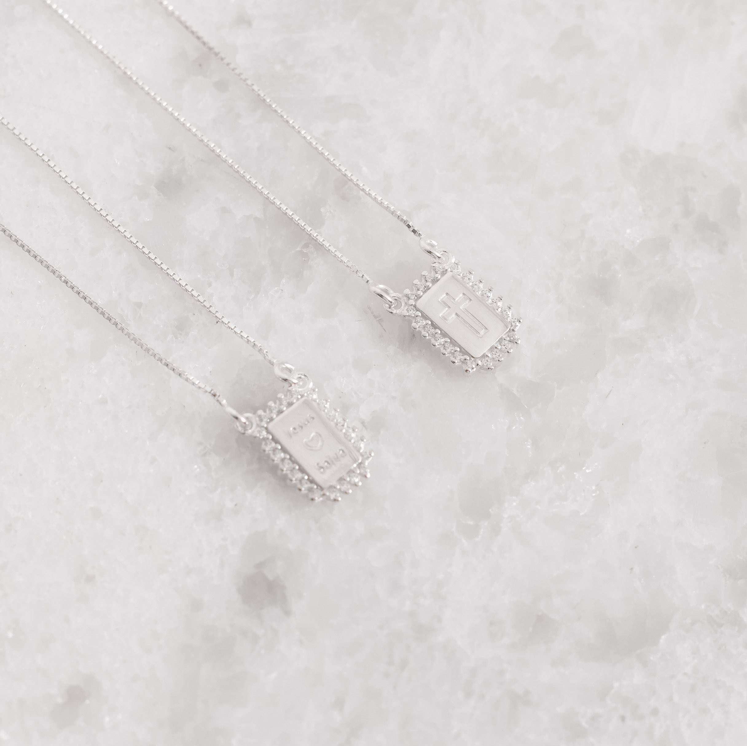 Escapulário medalhas cravejadas cruz e Jesus salva v12 60cm