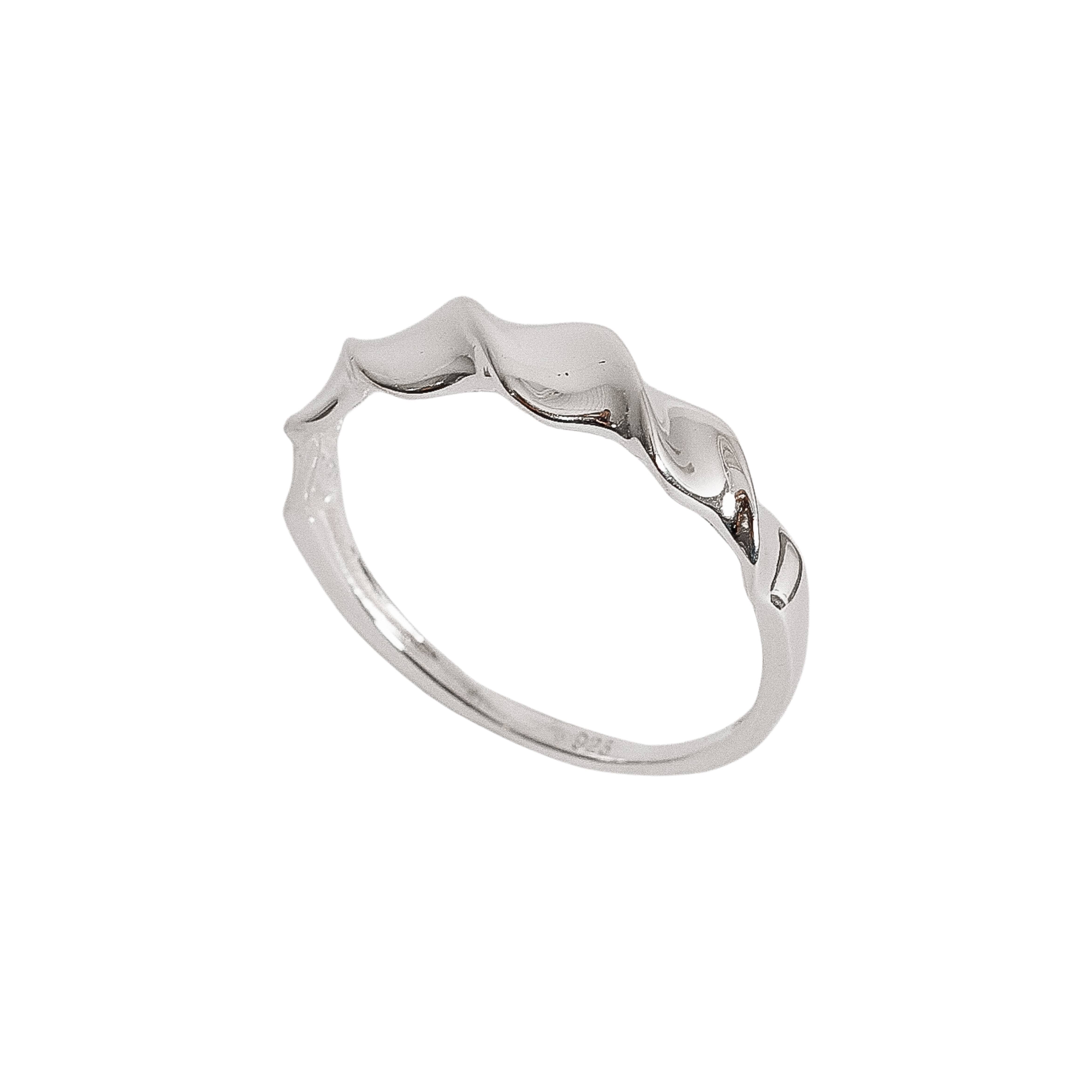 Anel largo detalhe torcido