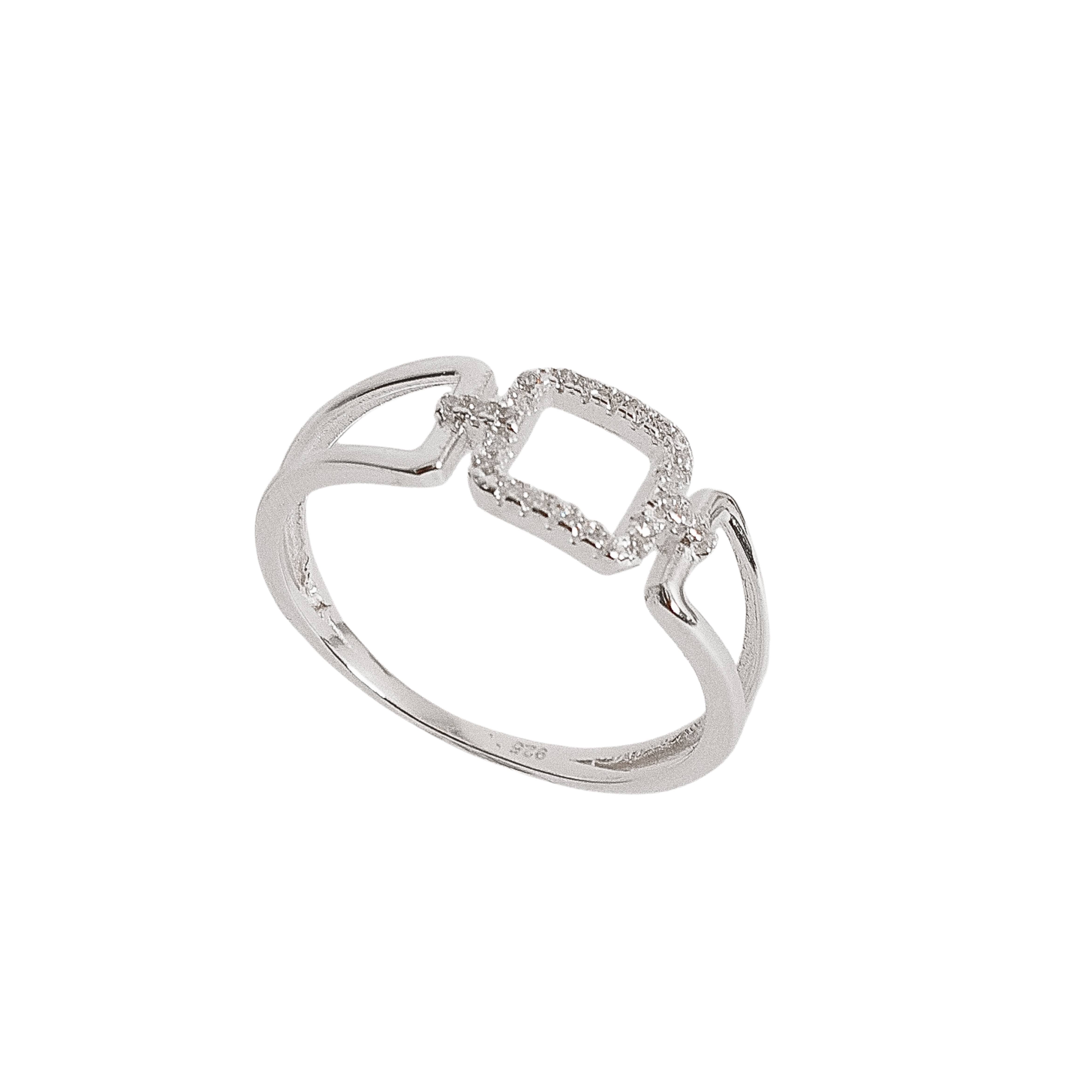 Anel quadrado vazado cravejado com elos