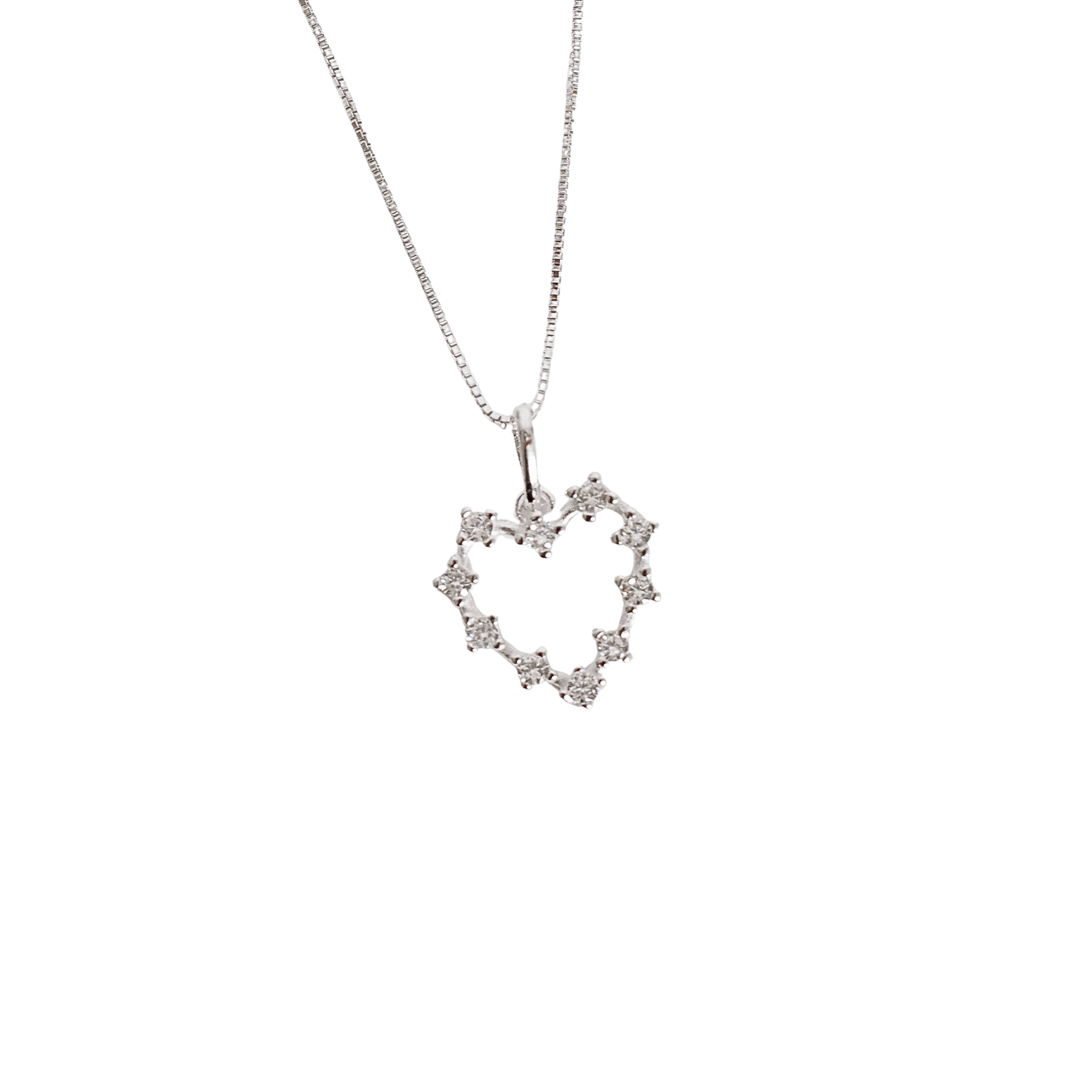 Colar pingente coração vazado com zircônias 15mm 45cm