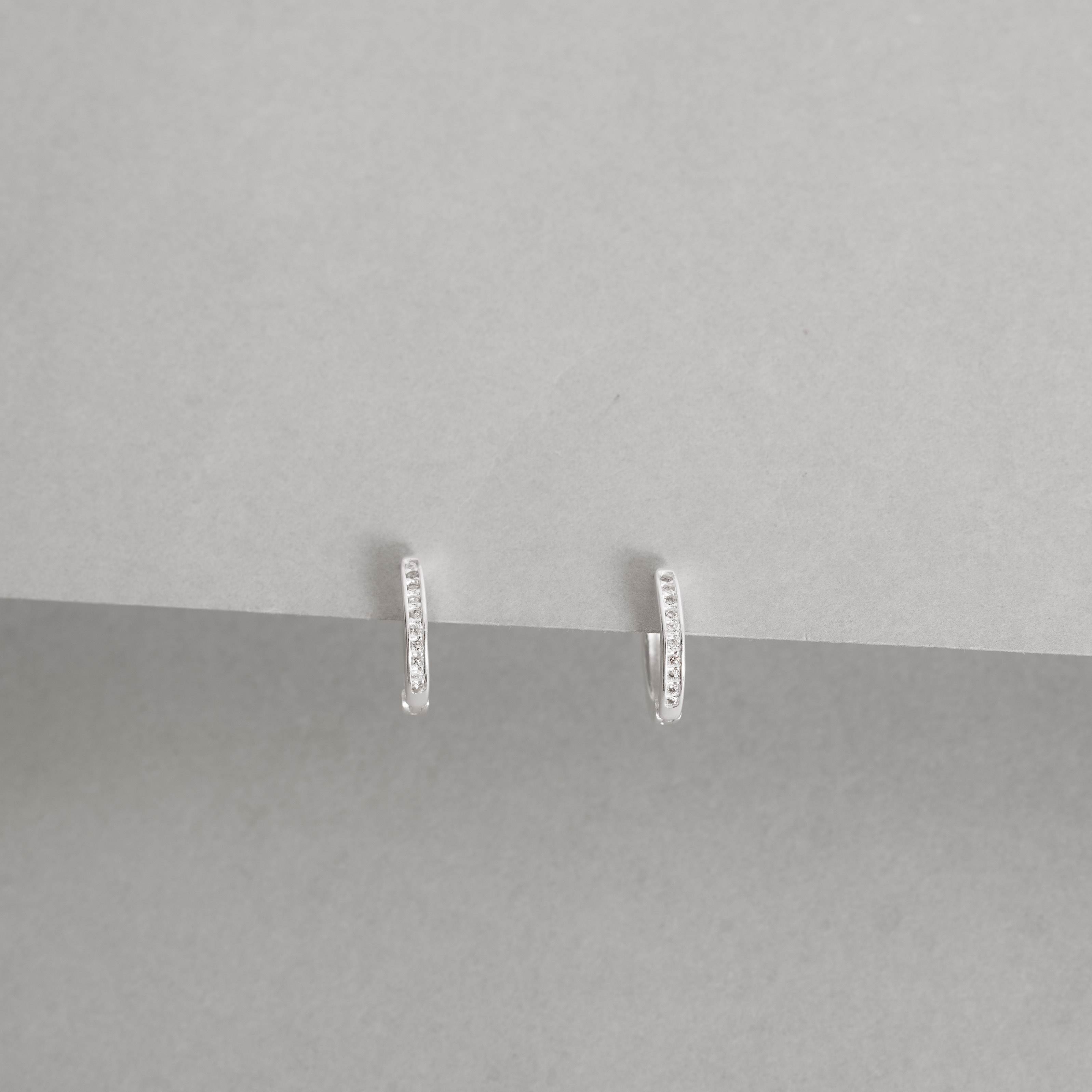 Imagem Argola click 12mm cravejada fio quadrado