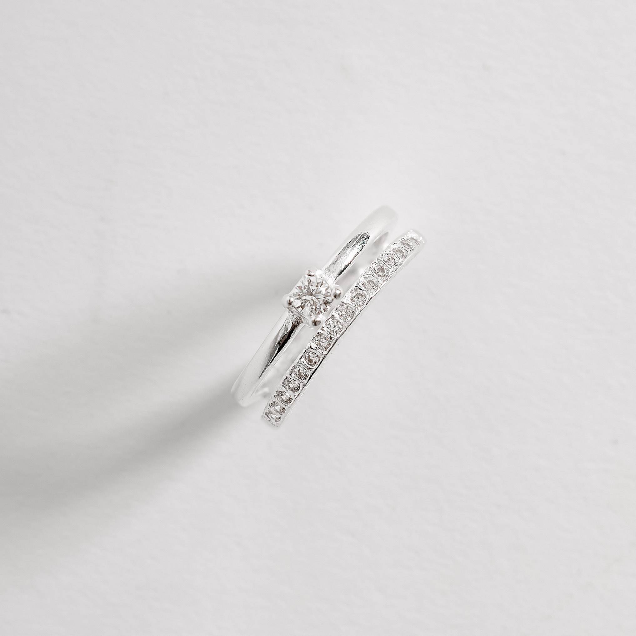 Imagem Secundária Anel duplo meia aliança com solitário cristal