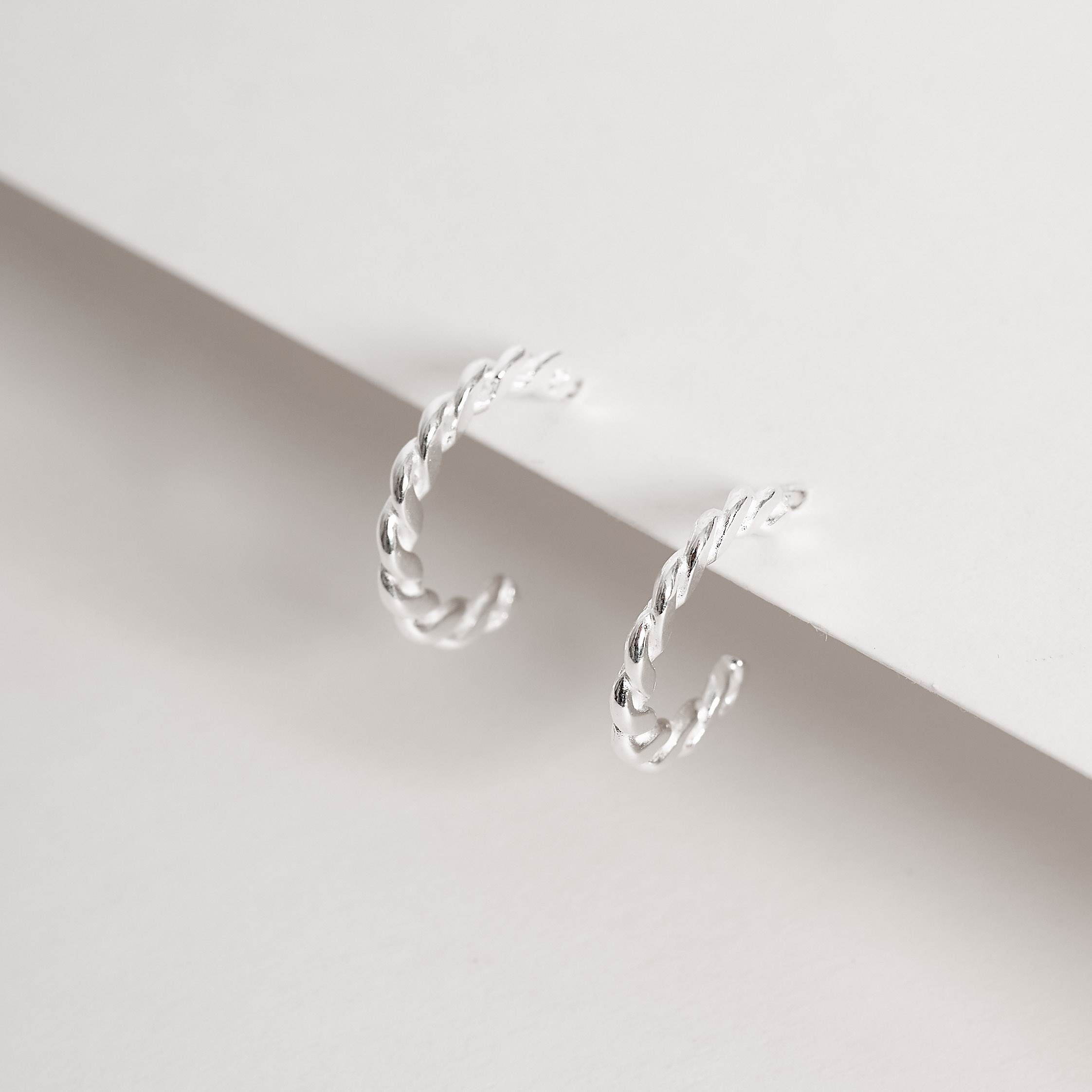 Brinco argola trançada 16mm tarraxa