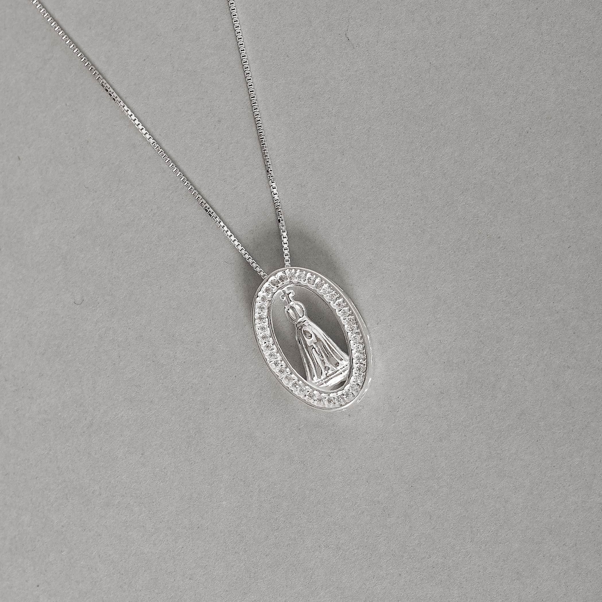 Colar medalha oval Nsa. Sra. Aparecida cravejada 18mm 45cm