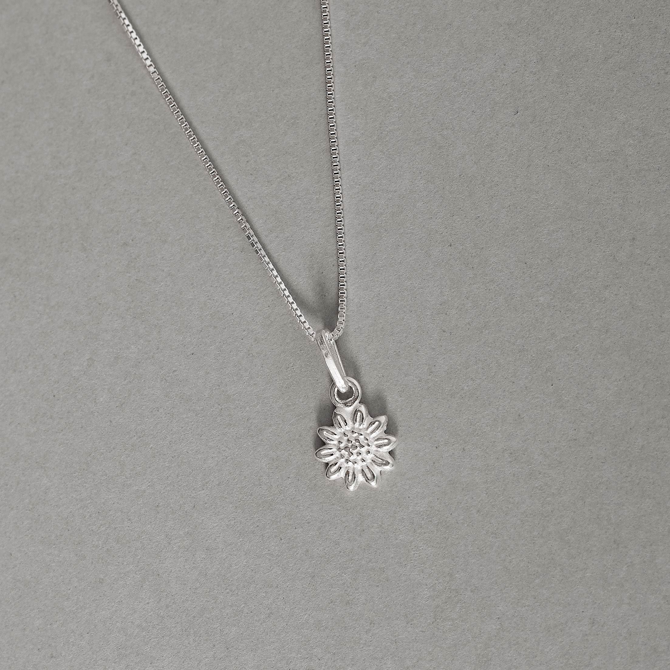 Imagem Secundária Colar pingente margarida 8mm 45cm