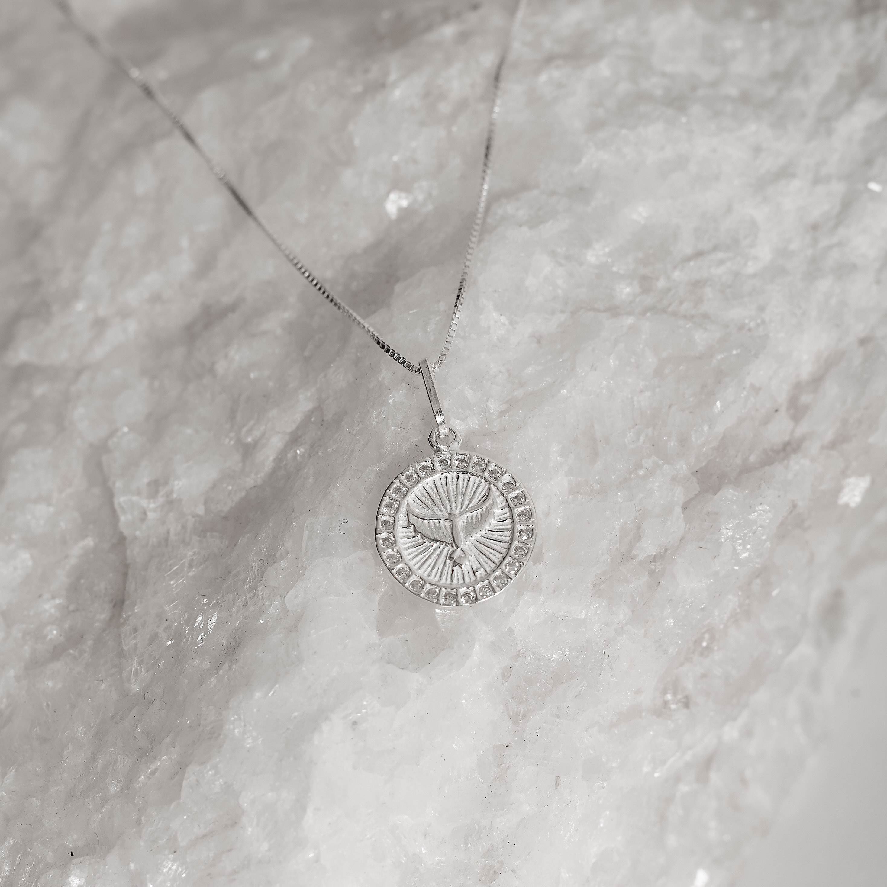 Imagem Secundária Colar pingente medalha Espírito Santo cravejado 14mm 45cm