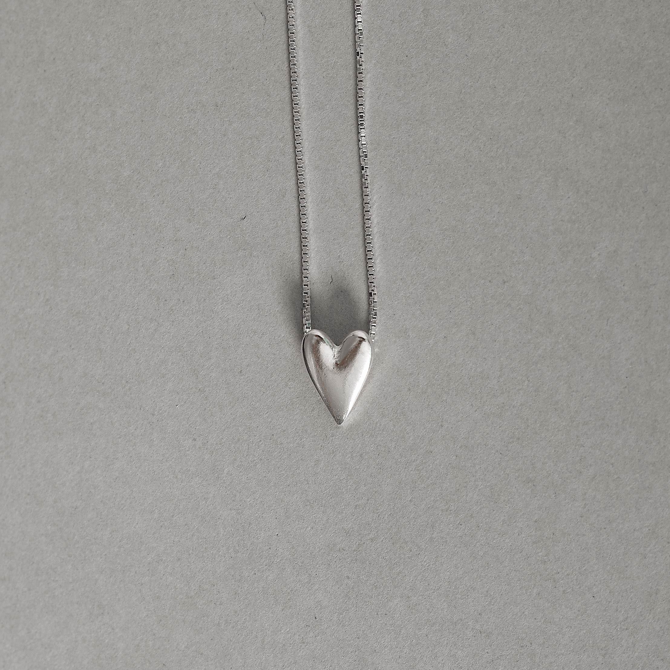 Colar coração alongado 10mm 45cm