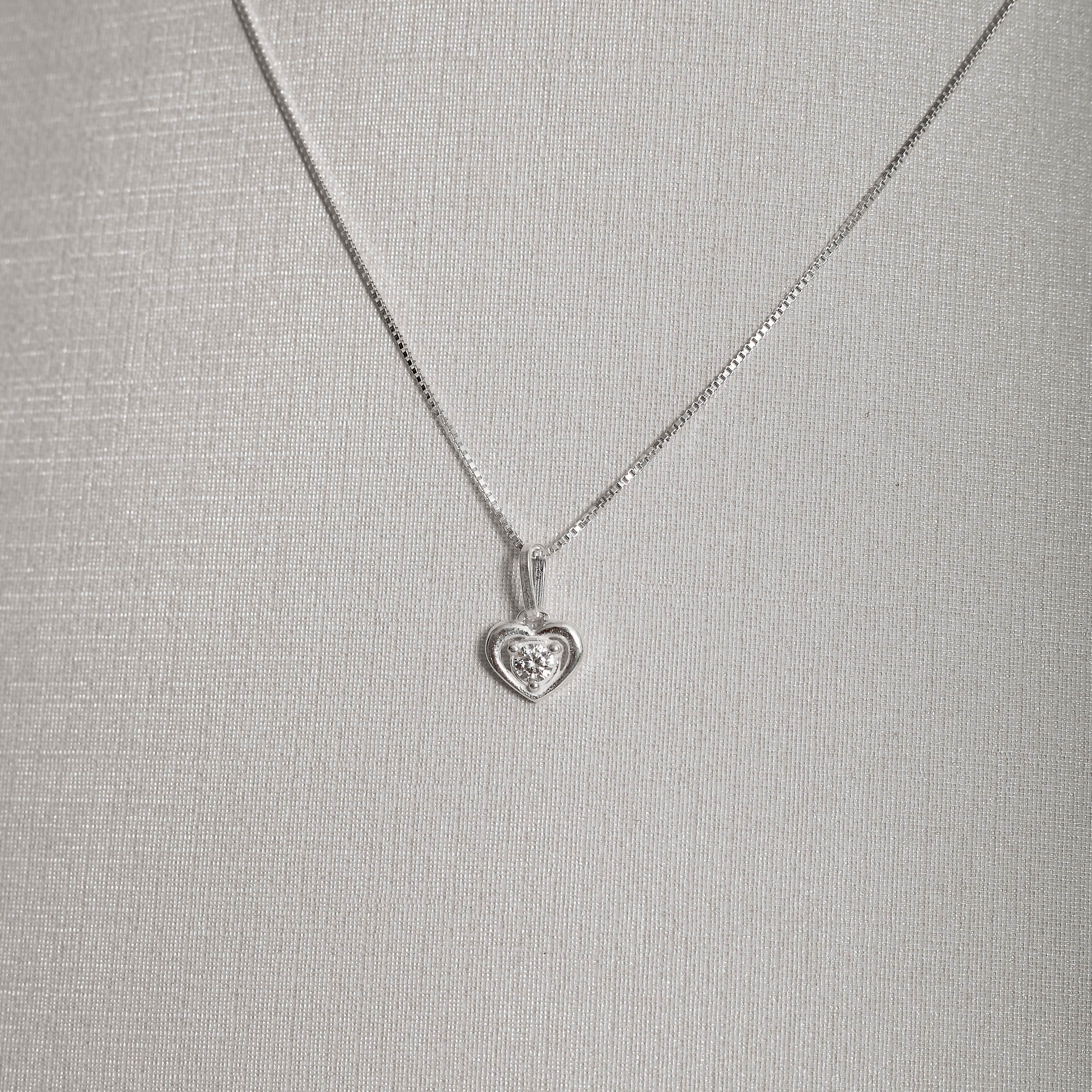 Colar pingente coração vazado com zircônia 8mm 40cm