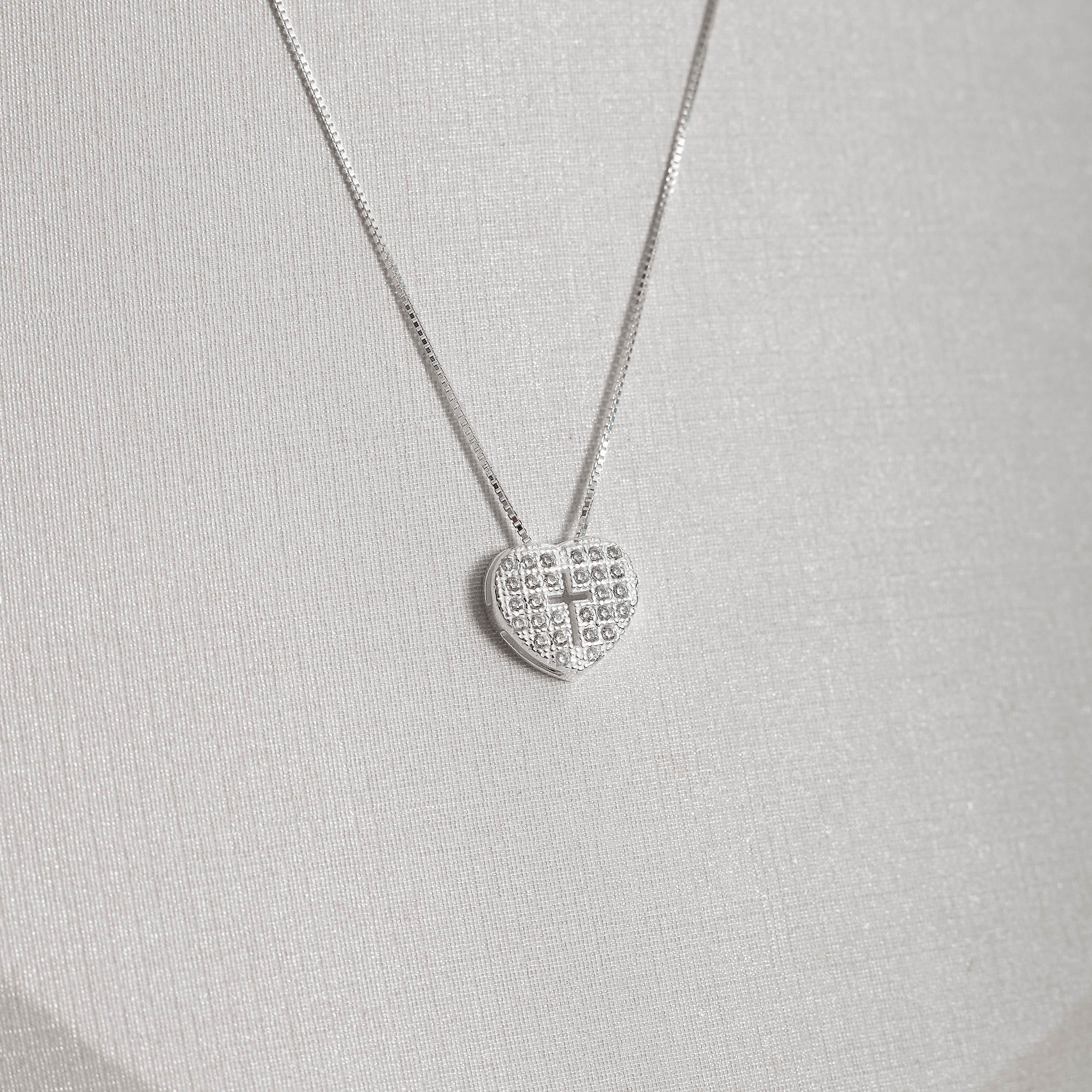 Colar coração cravejado com cruz 12mm 45cm