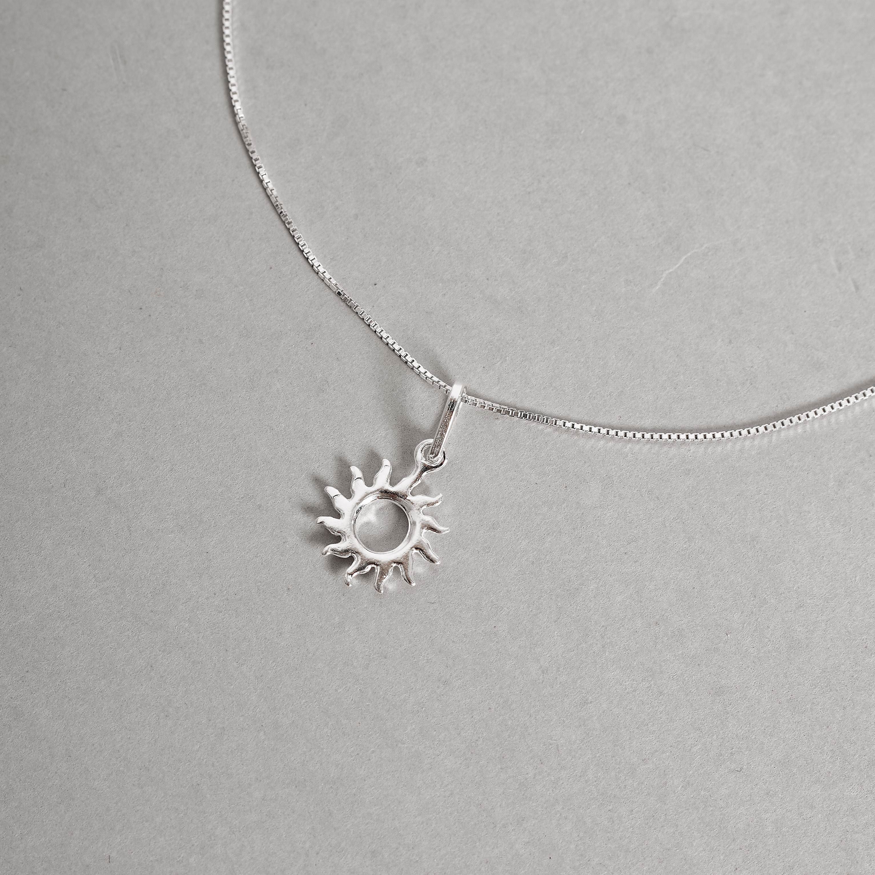 Colar pingente sol vazado 12mm 45cm