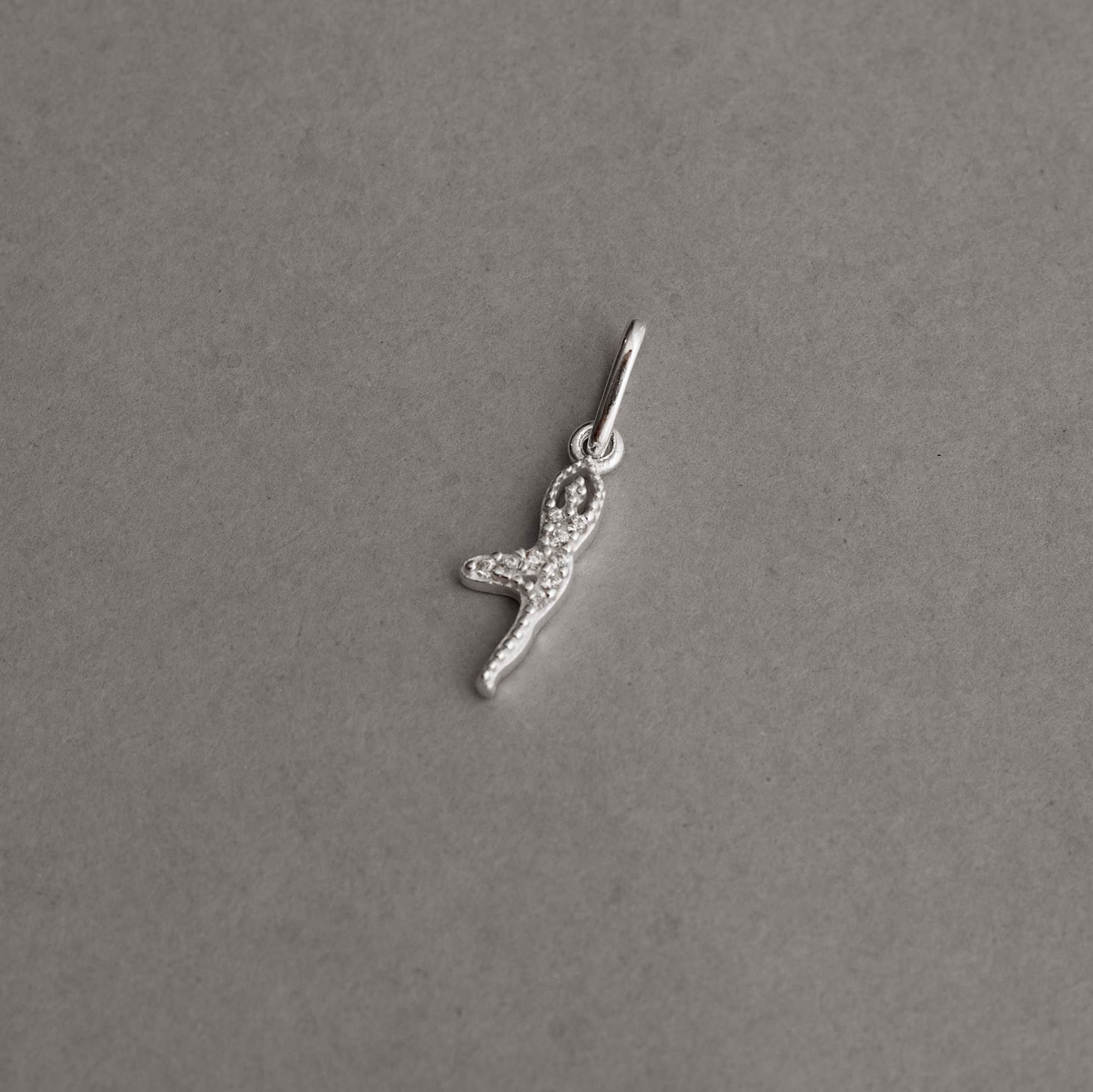 Pingente yoga cravejado 13mm