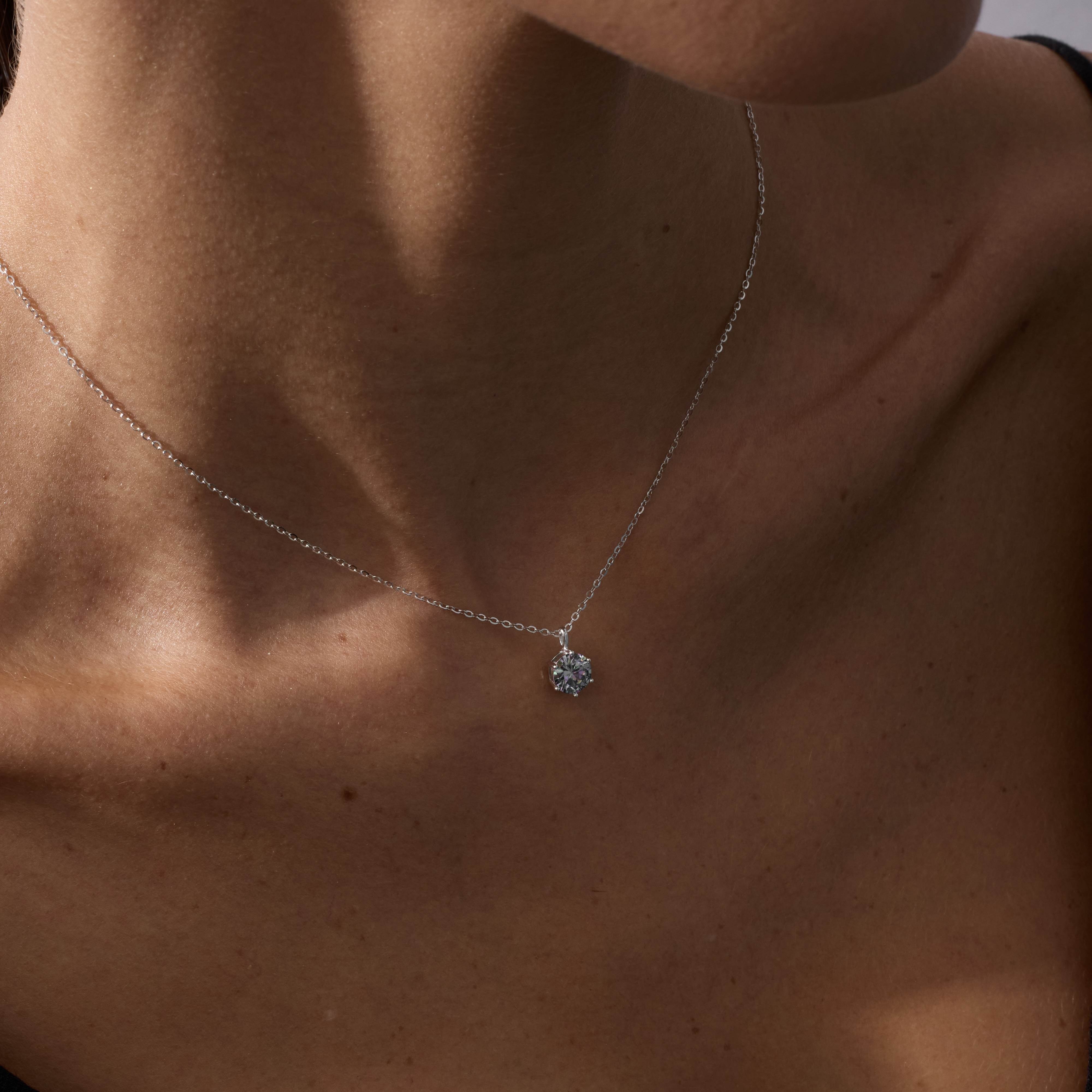 Imagem Secundária Colar pingente moissanite rainbow green 6.5mm corrente cadeadinho 45cm ródio