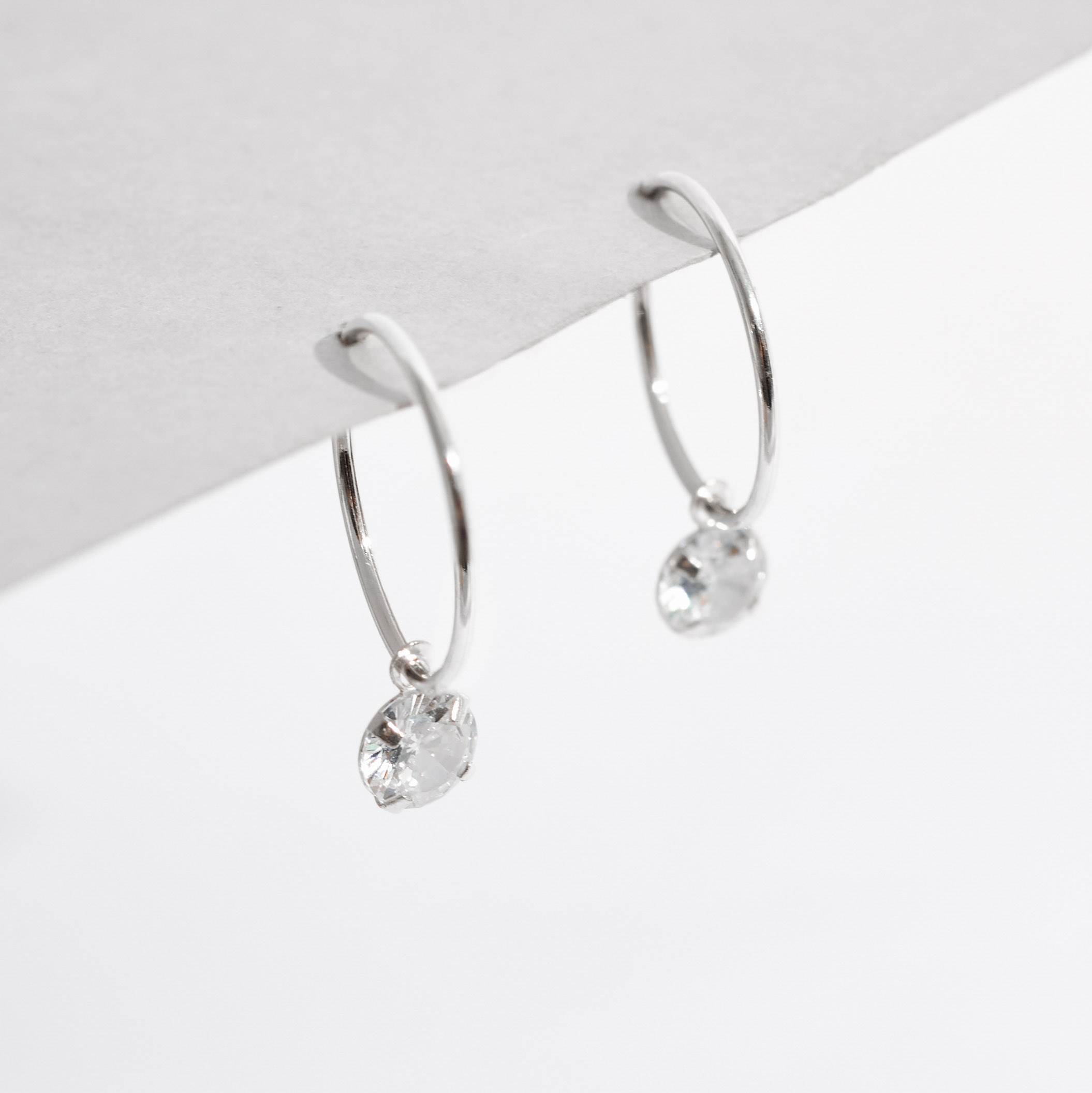 Argola 18mm pingente zircônia cristal