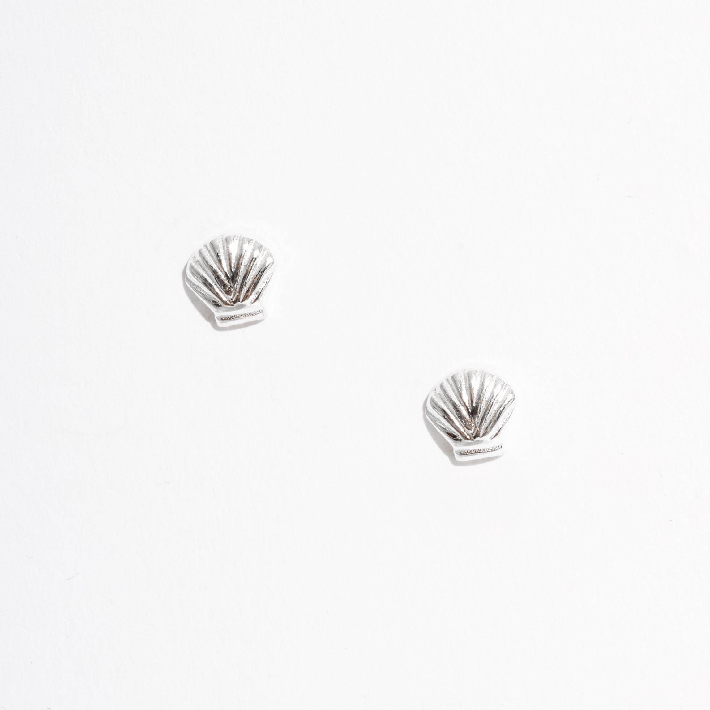 Brinco concha desenhada 7mm