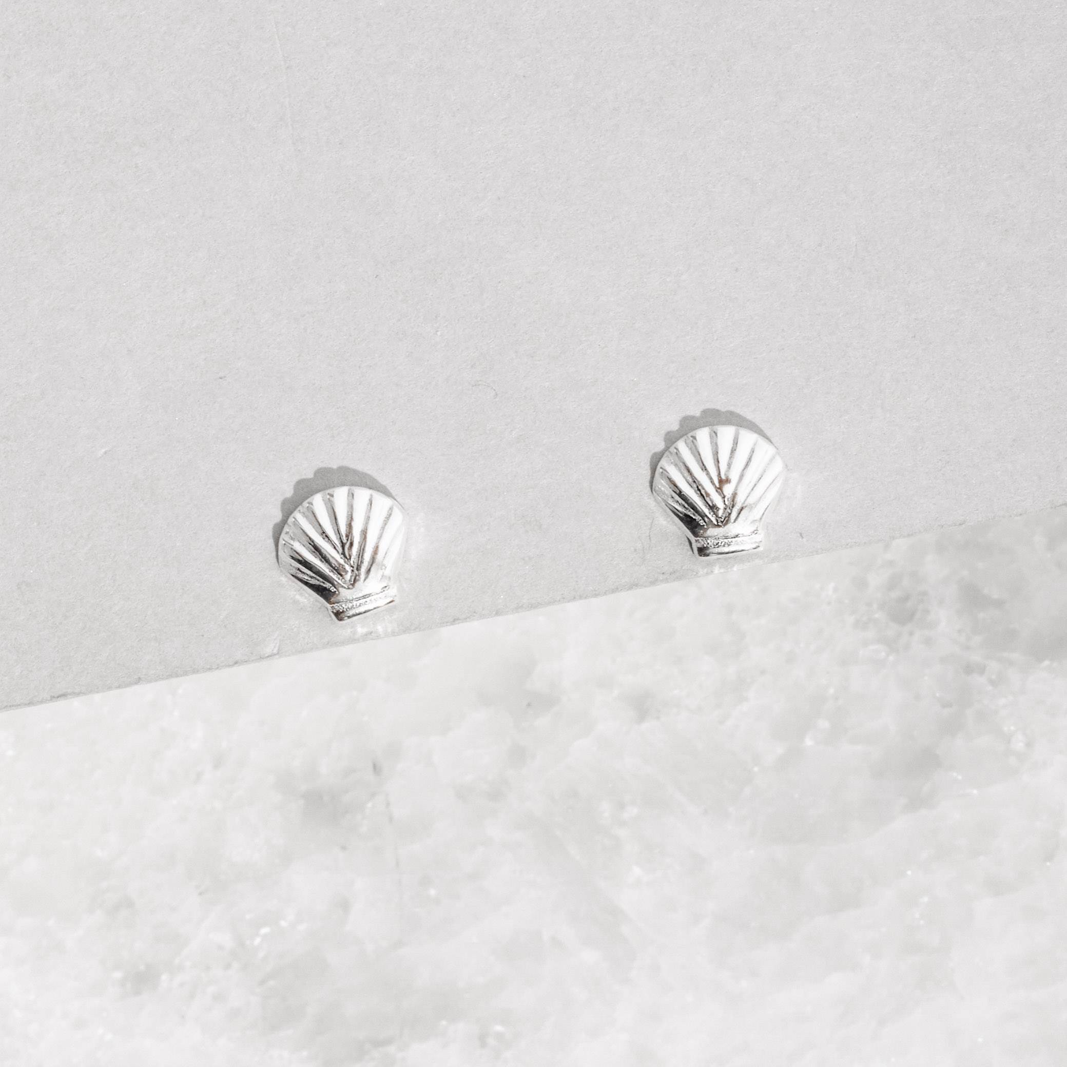 Imagem Secundária Brinco concha desenhada 7mm