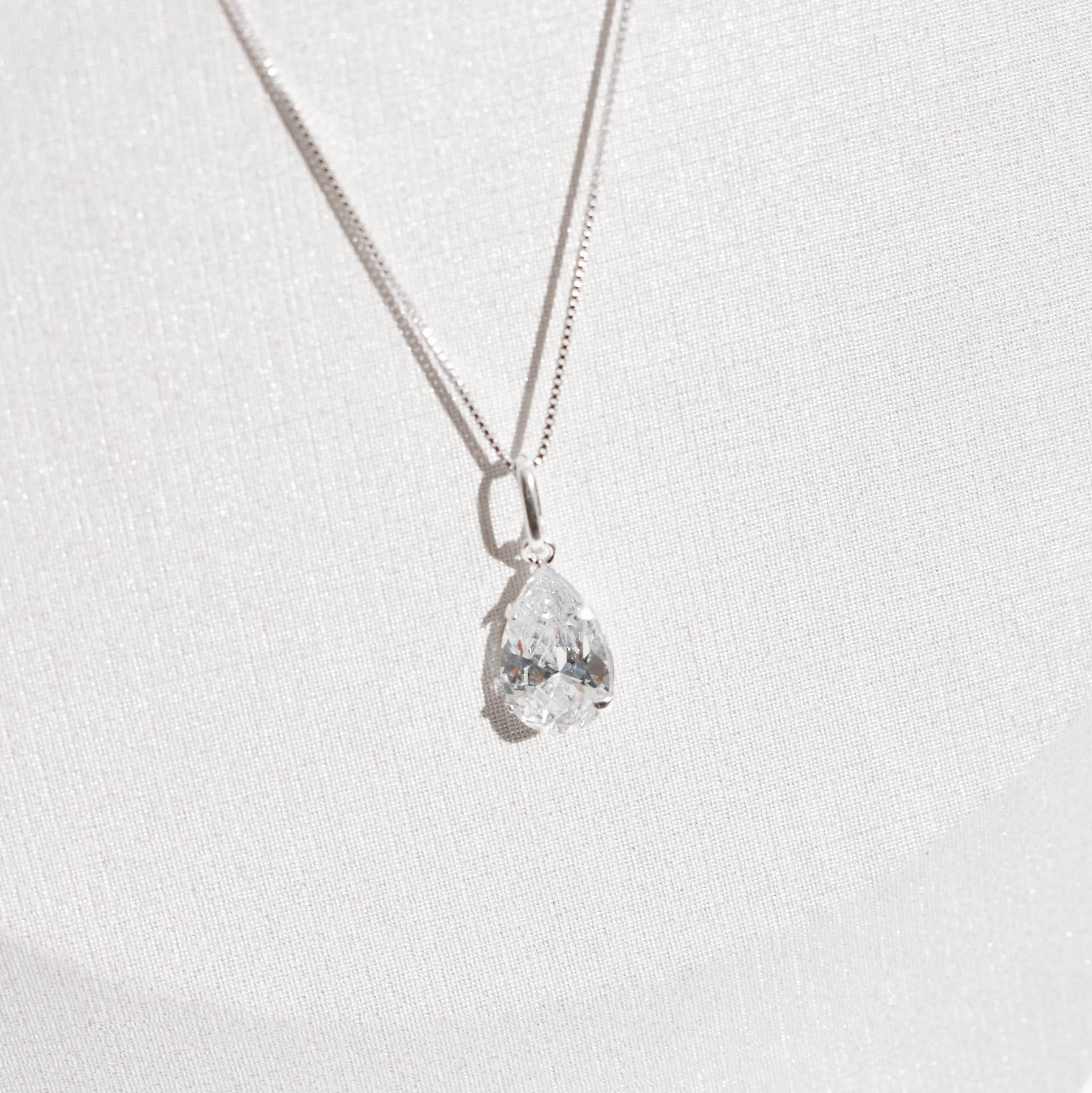 Colar pingente zircônia gota cristal 12mm 45cm