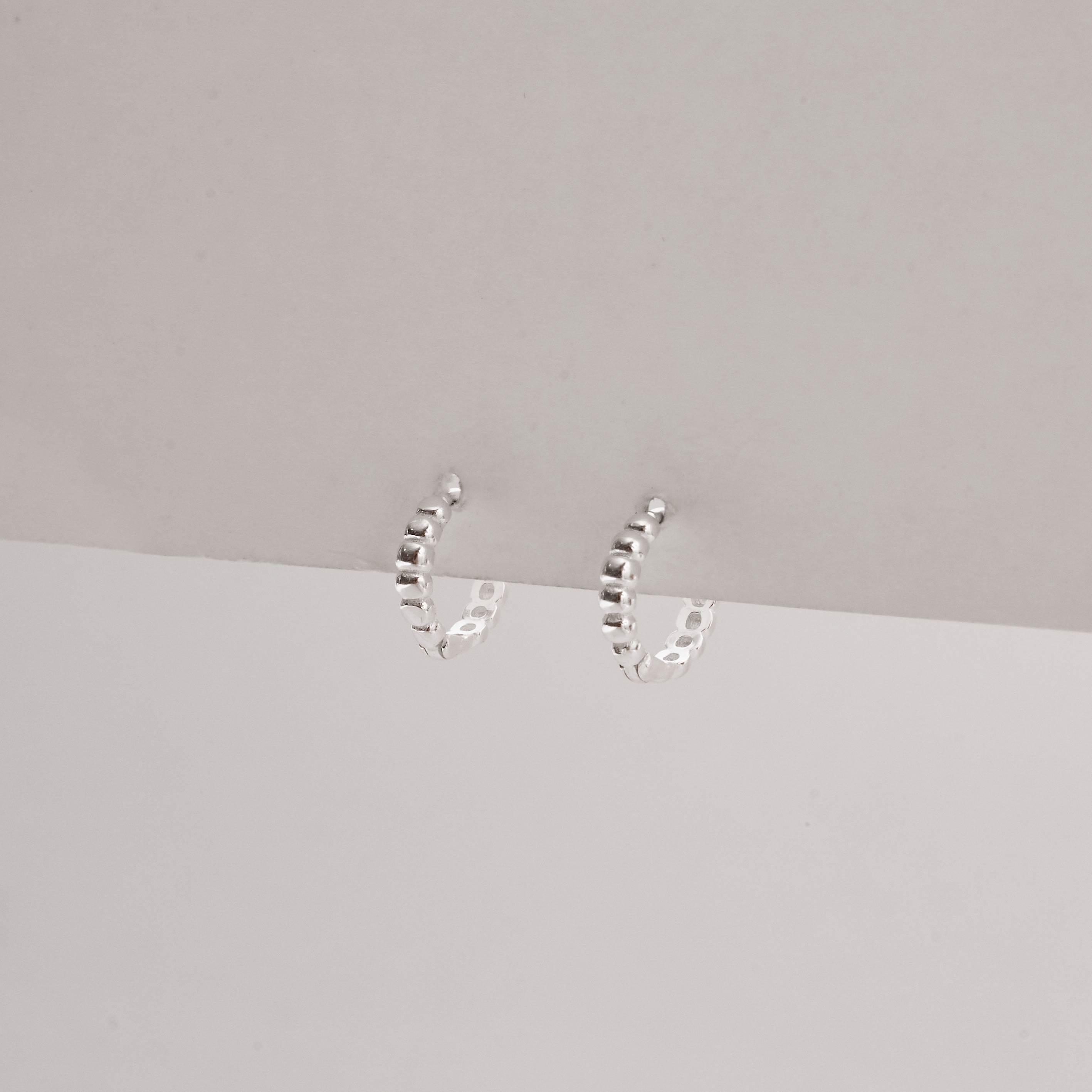 Imagem Secundária Argola click fio bolinhas 11mm