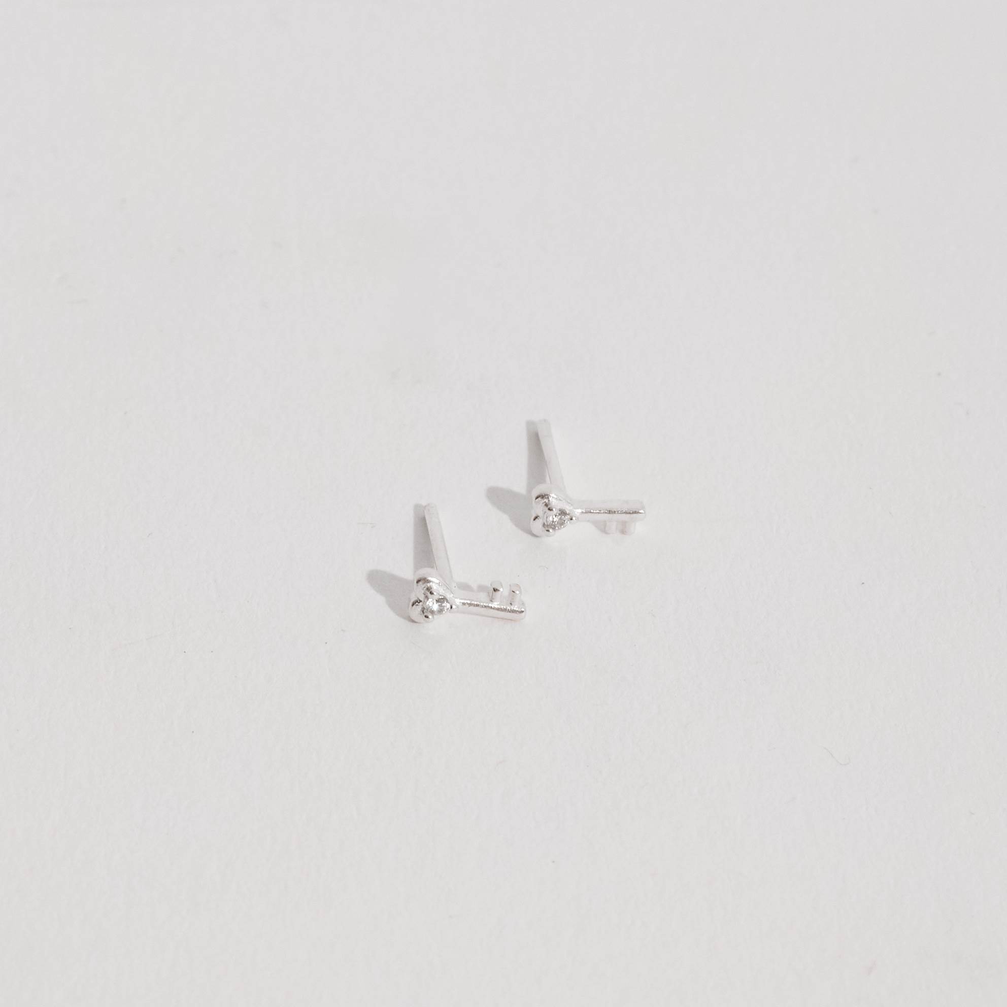 Imagem Secundária Brinco chave coração com zircônia 6mm