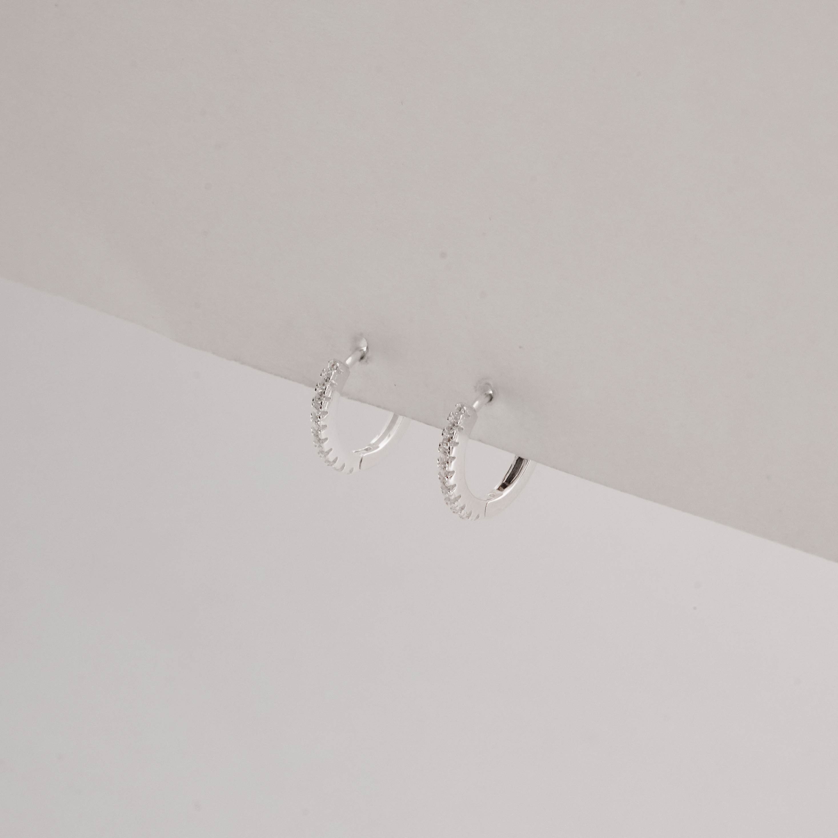 Imagem Argola click redonda cravejada 12mm