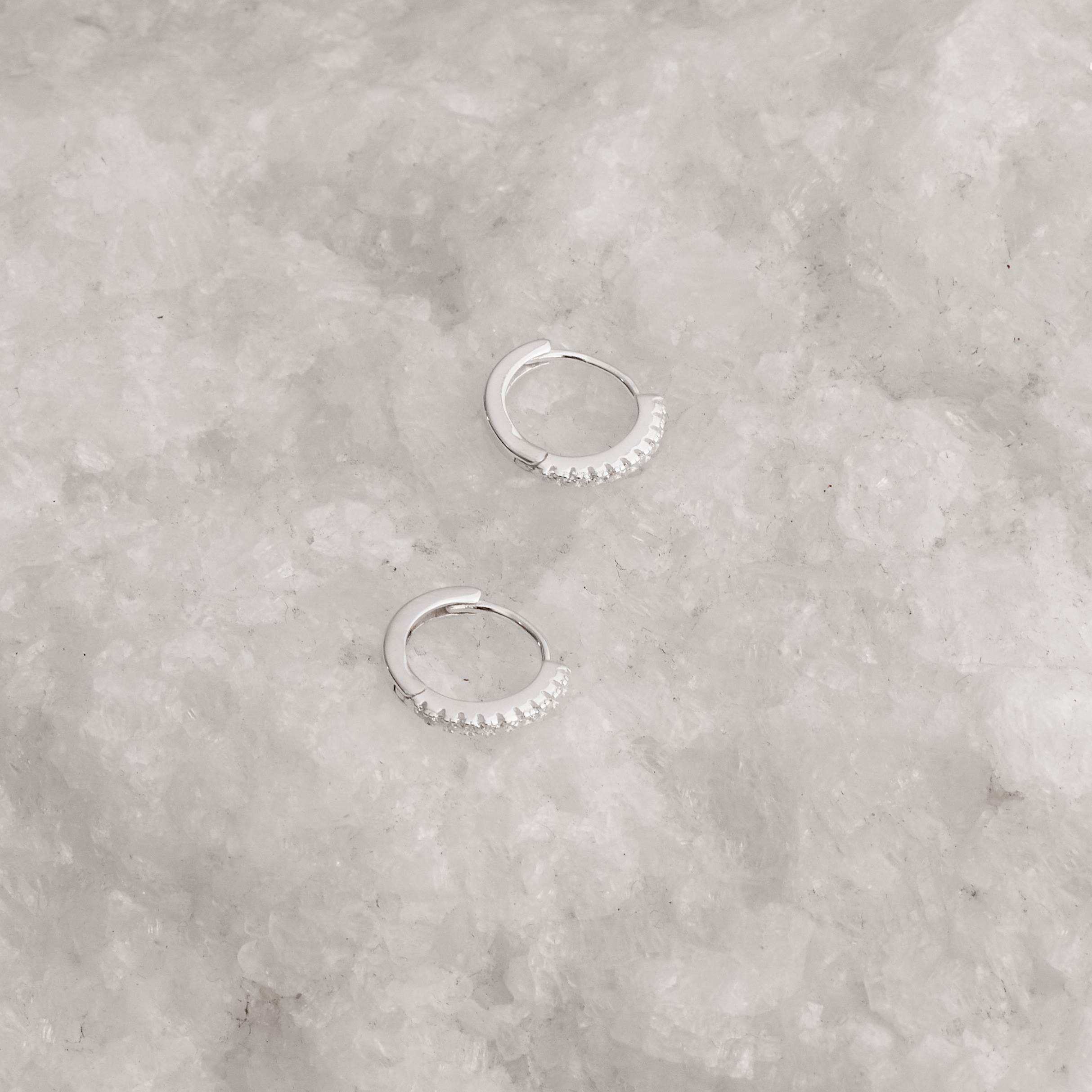 Imagem Secundária Argola click redonda cravejada 12mm