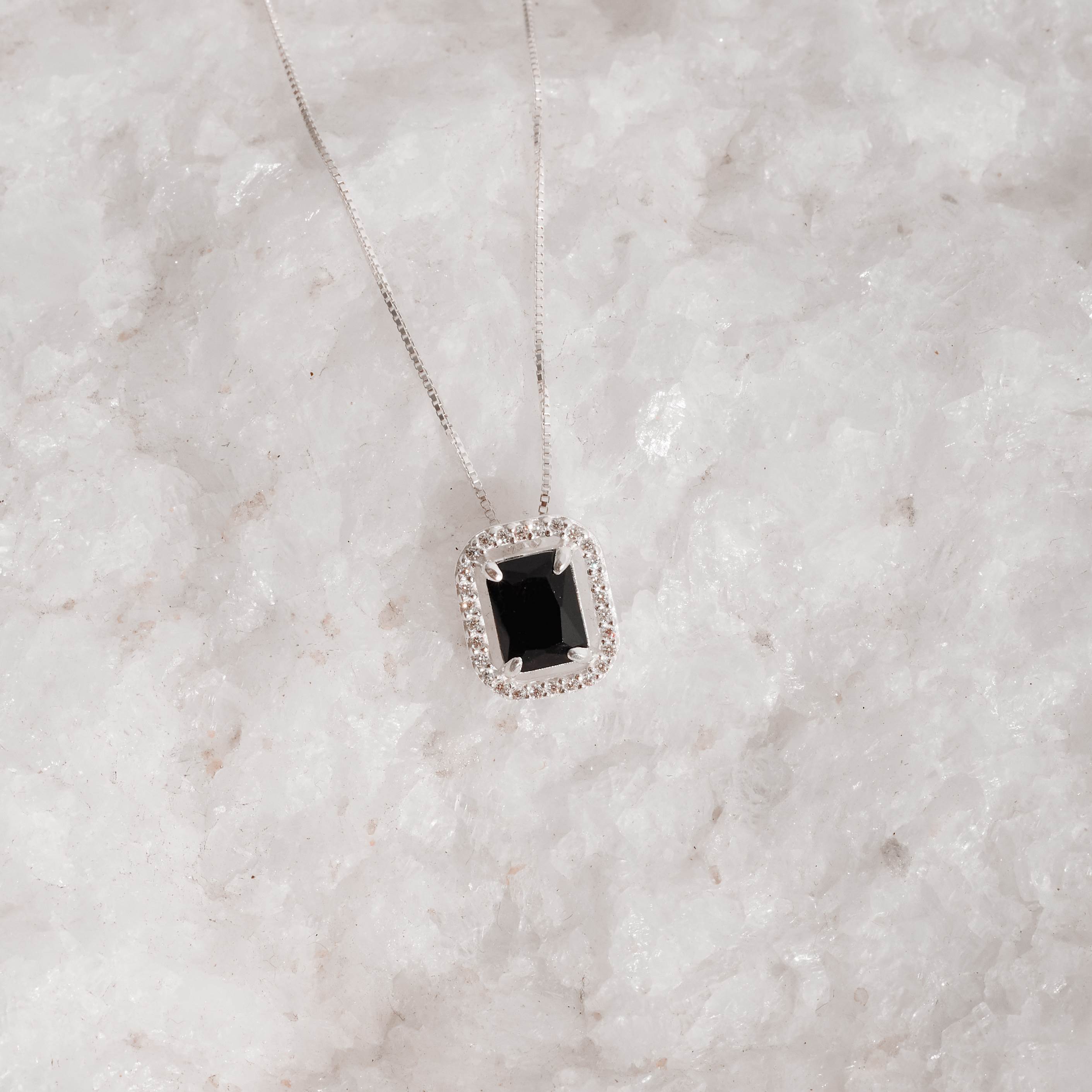 Colar zircônia retangular ônix com cravejado 13mm 45cm