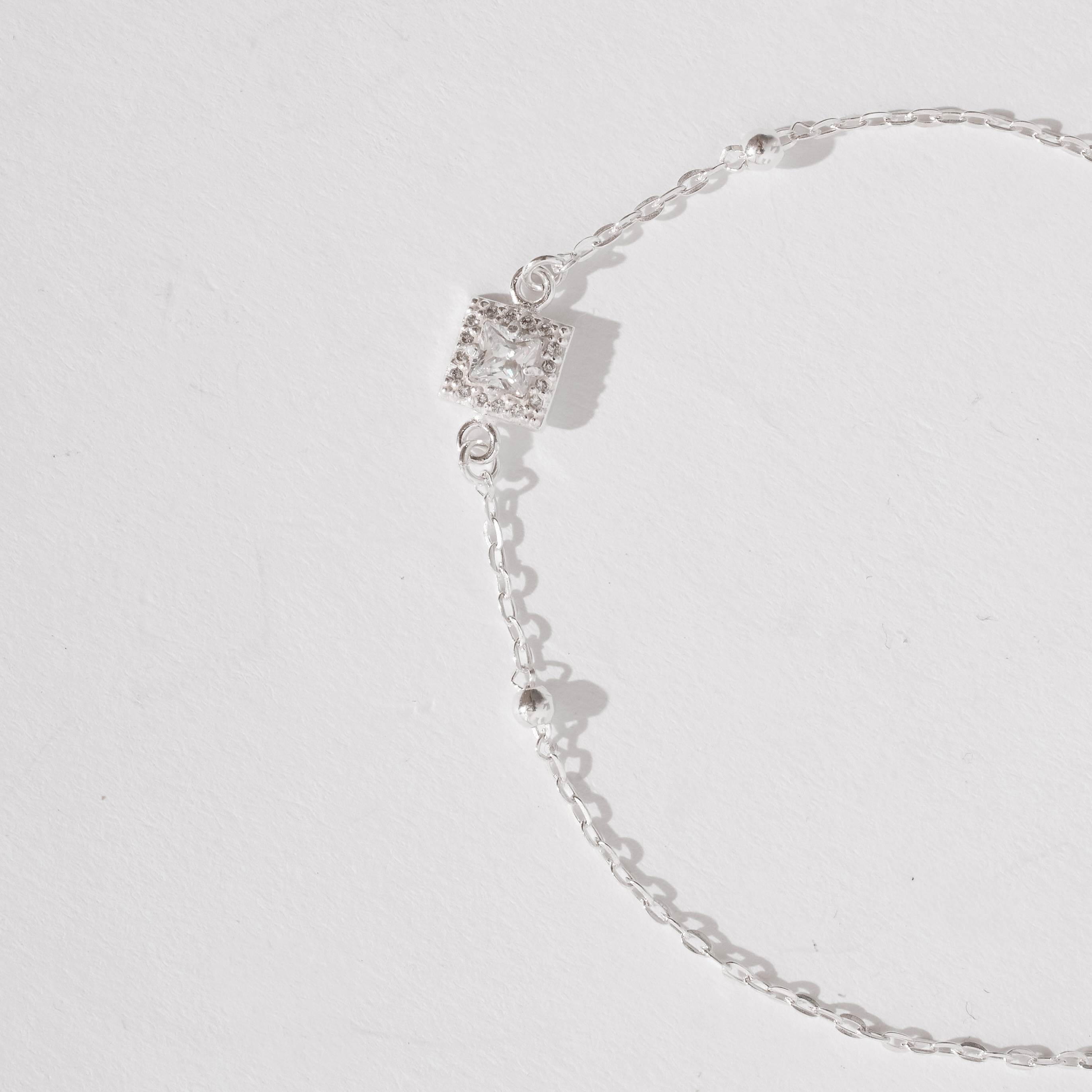 Pulseira entremeio quadrado cravejado 8mm com bolas