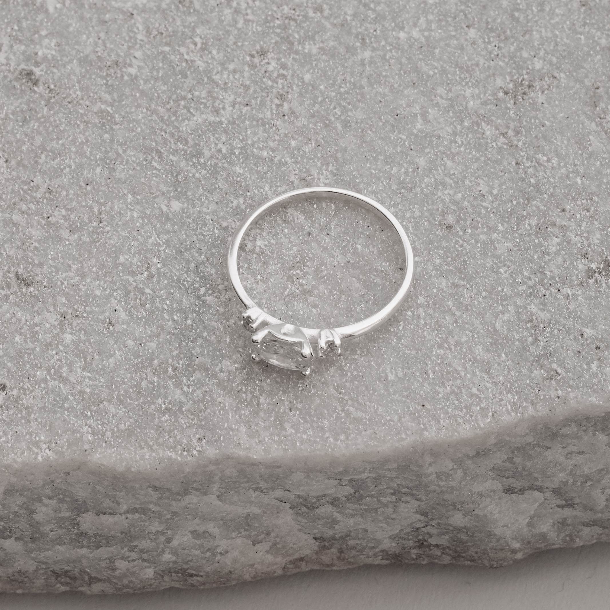 Imagem Secundária Anel zircônia oval com mini zircônias