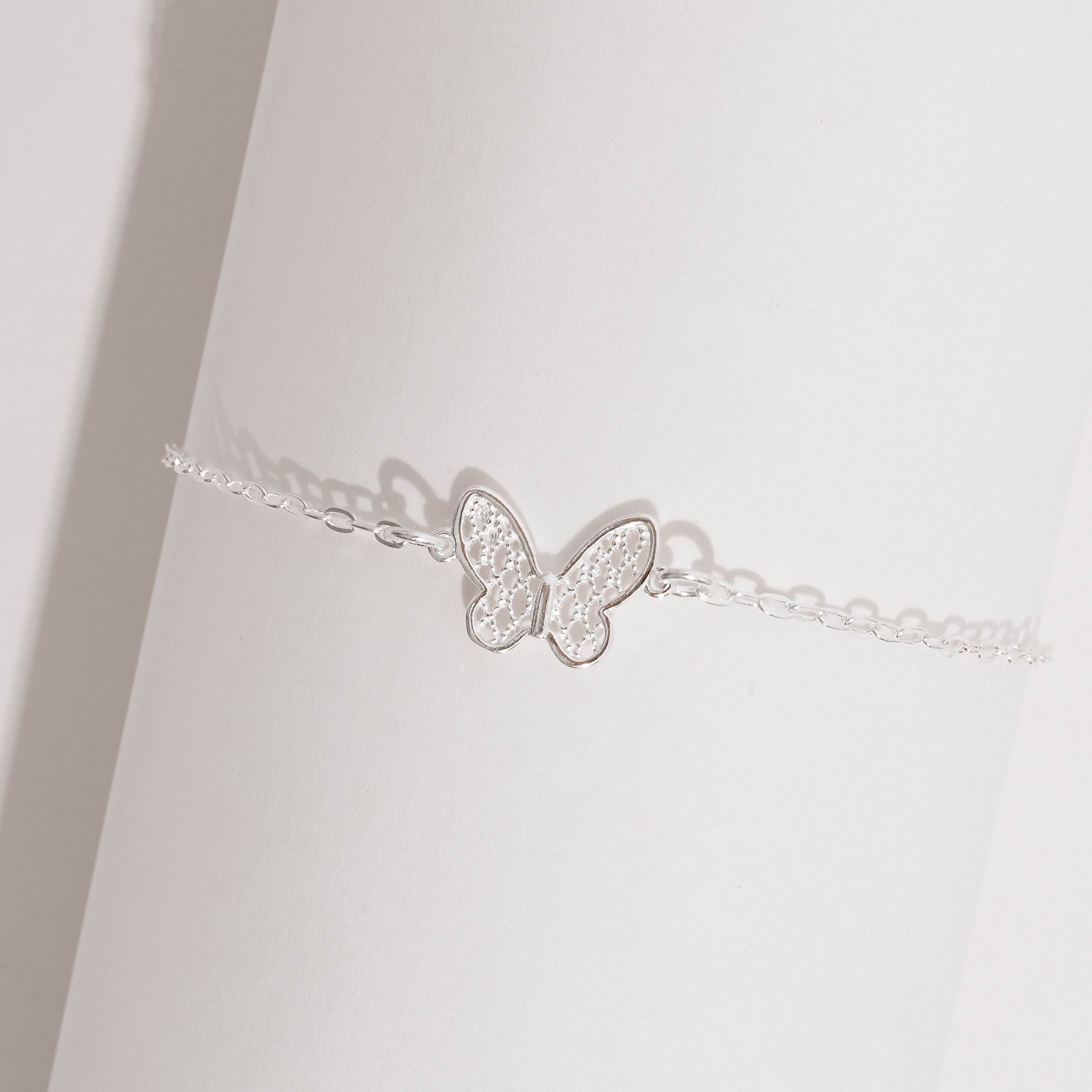 Imagem Secundária Pulseira entremeio borboleta rendada 12mm 18cm